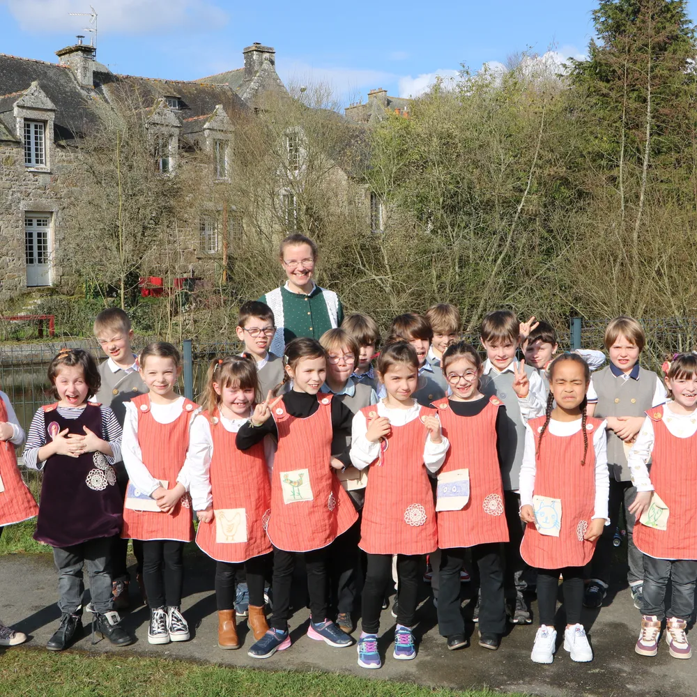 Education Artistique et Culturelle de Dastum : Youenn Lange à l'école de Rostrenen