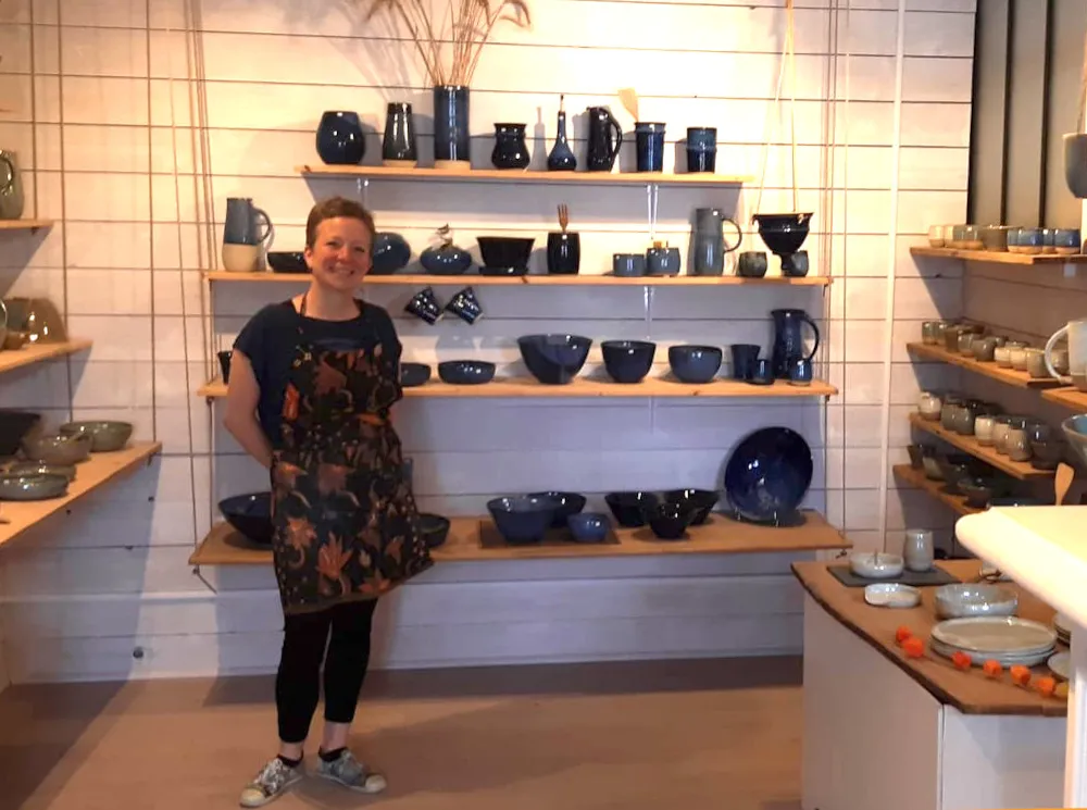 Léa tourne la terre à Camors !