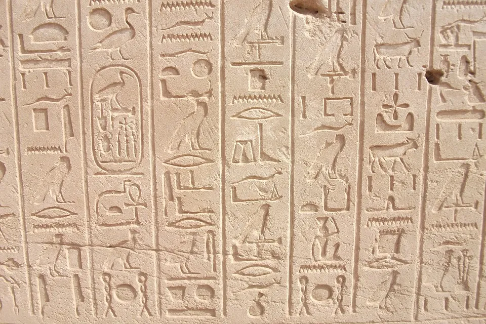 Apprendre le copte pour réussir à déchiffrer les hiéroglyphes