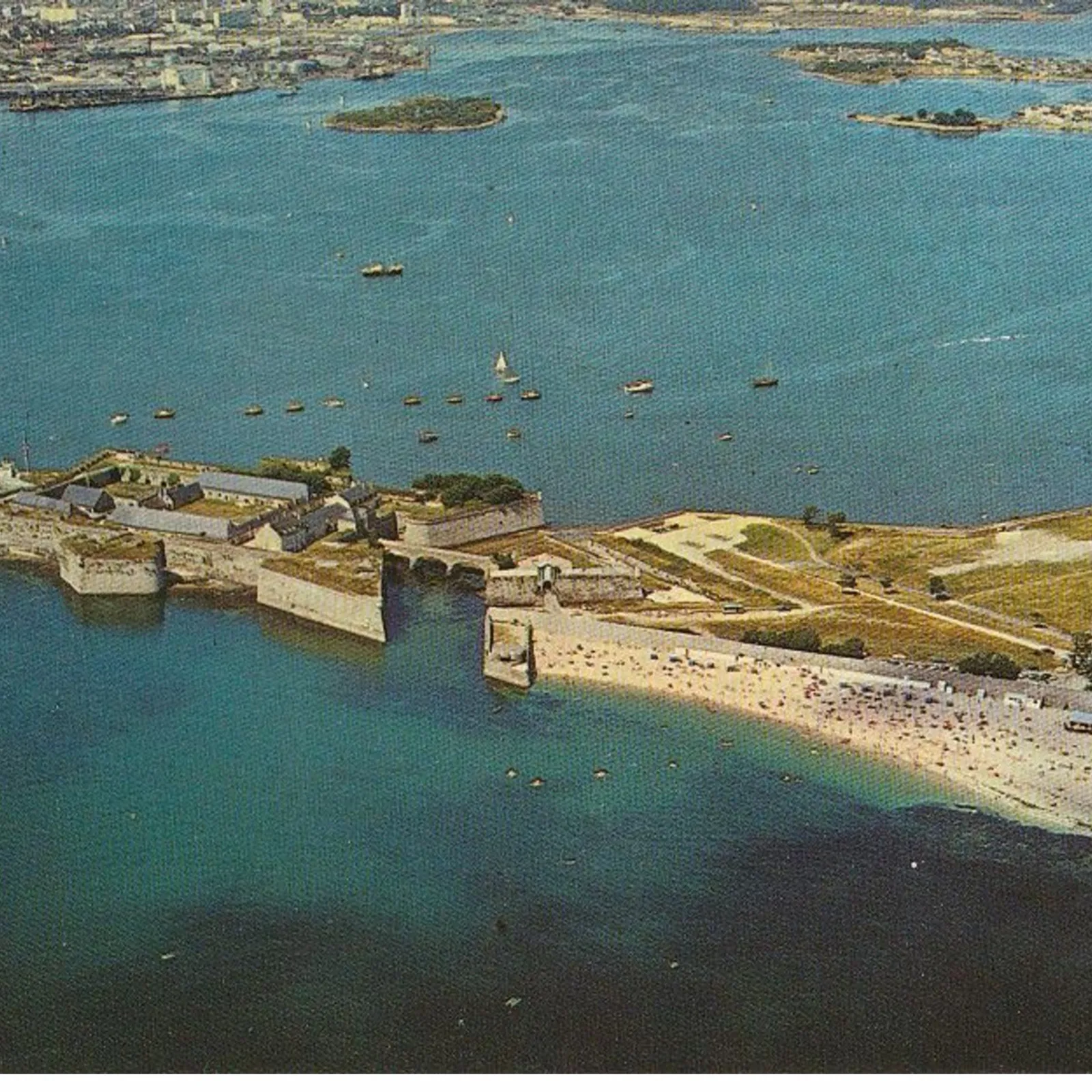 Un pont sur la rade de Lorient