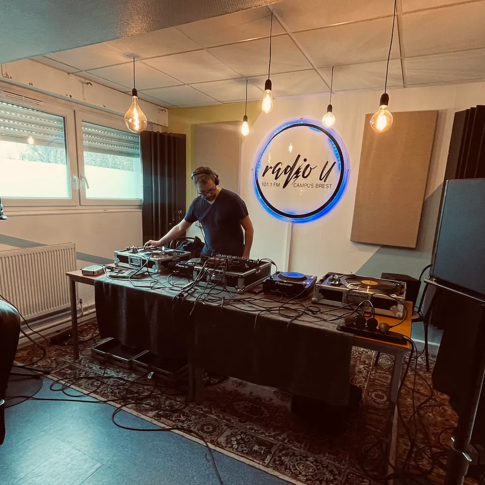 Bside Airlines #364  WHITE CARD • YANN LEAN