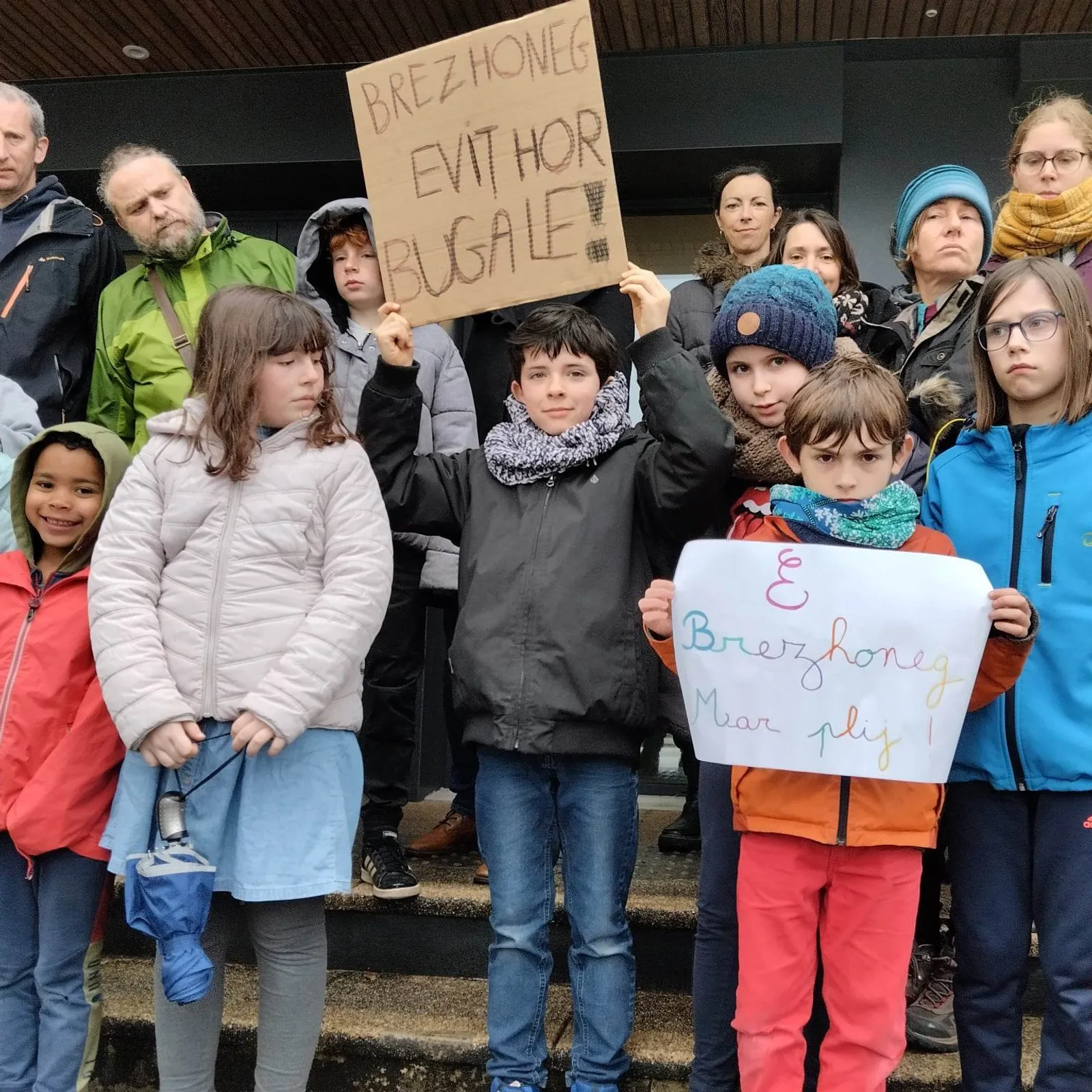 Fuloret eo skolioù divyezhek bro Gerne