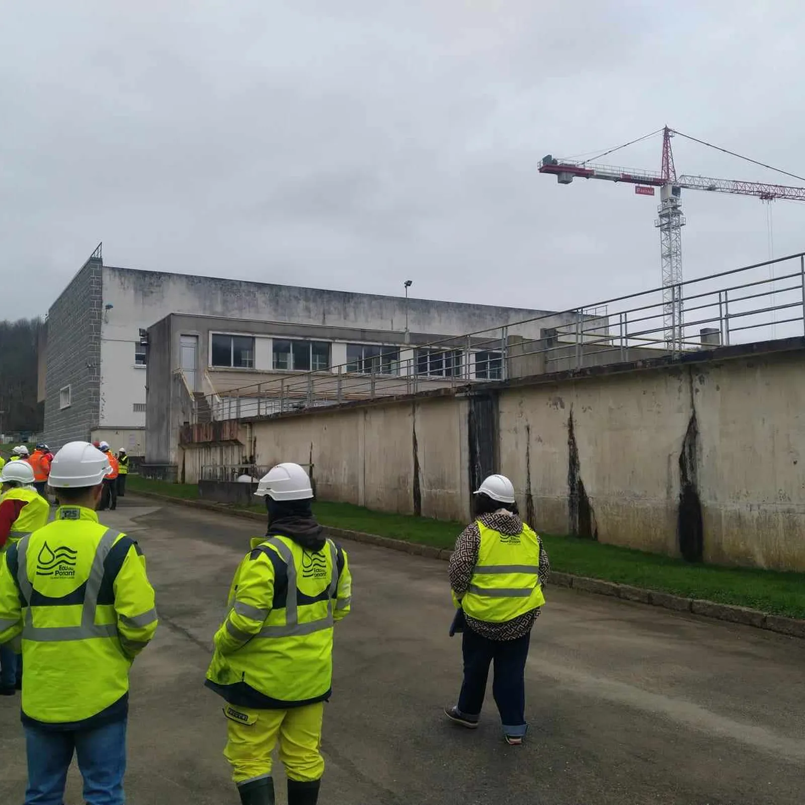 Renevezaet eo bet ar stasion da buraat an dour 'ba Pont-ar-bled, chouk da Landerne