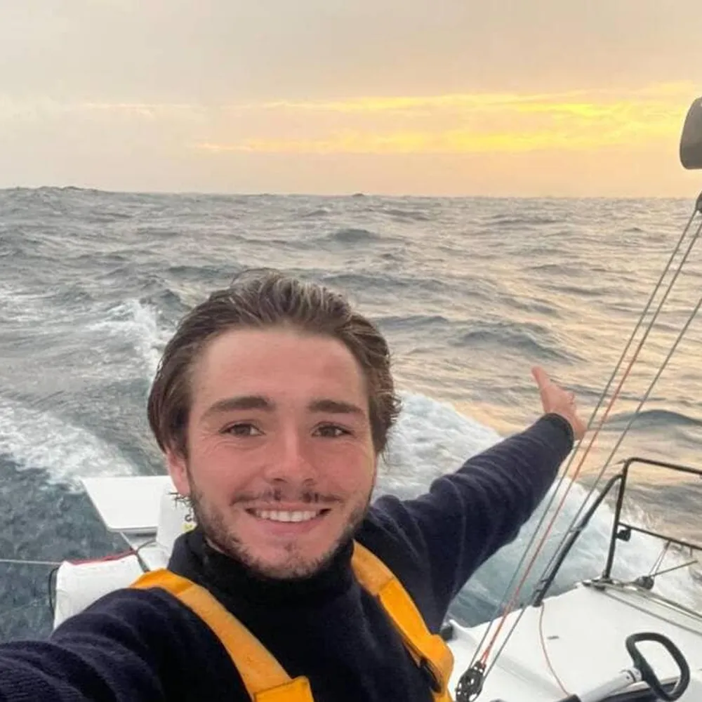 Zoom Reportages Timbre FM-Anatole Facon bat le record de traversée de l'atlantique Partie 1