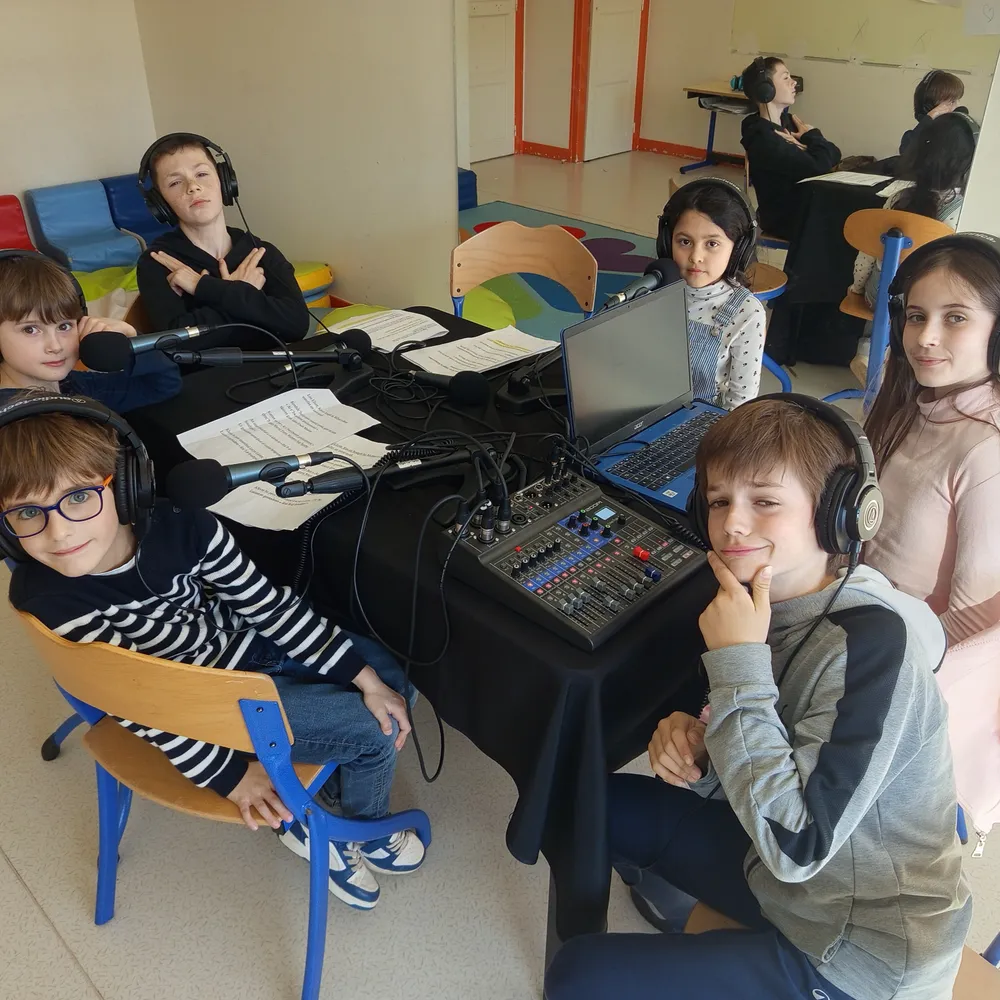 Kontadennoù diouzh ar mikro gant skolidi klasak CP-CE1-CM2 skol Albert de Mun