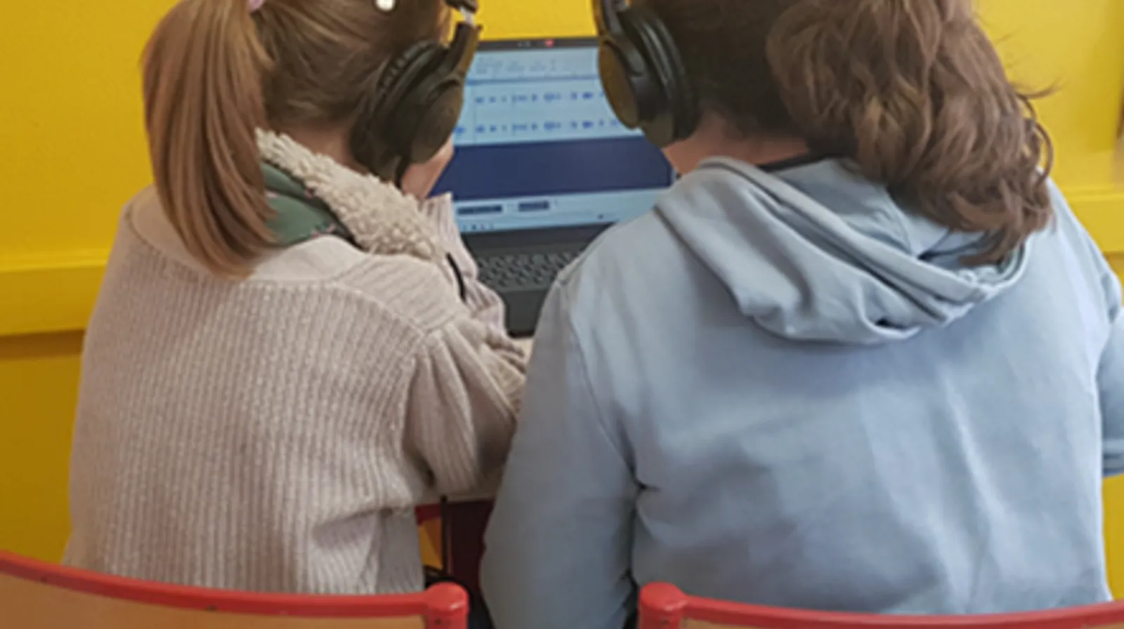 [COUP D'OEIL DANS L'RETRO] : ATELIERS RADIO => à l’école publique Théodore Botrel de LOYAT !