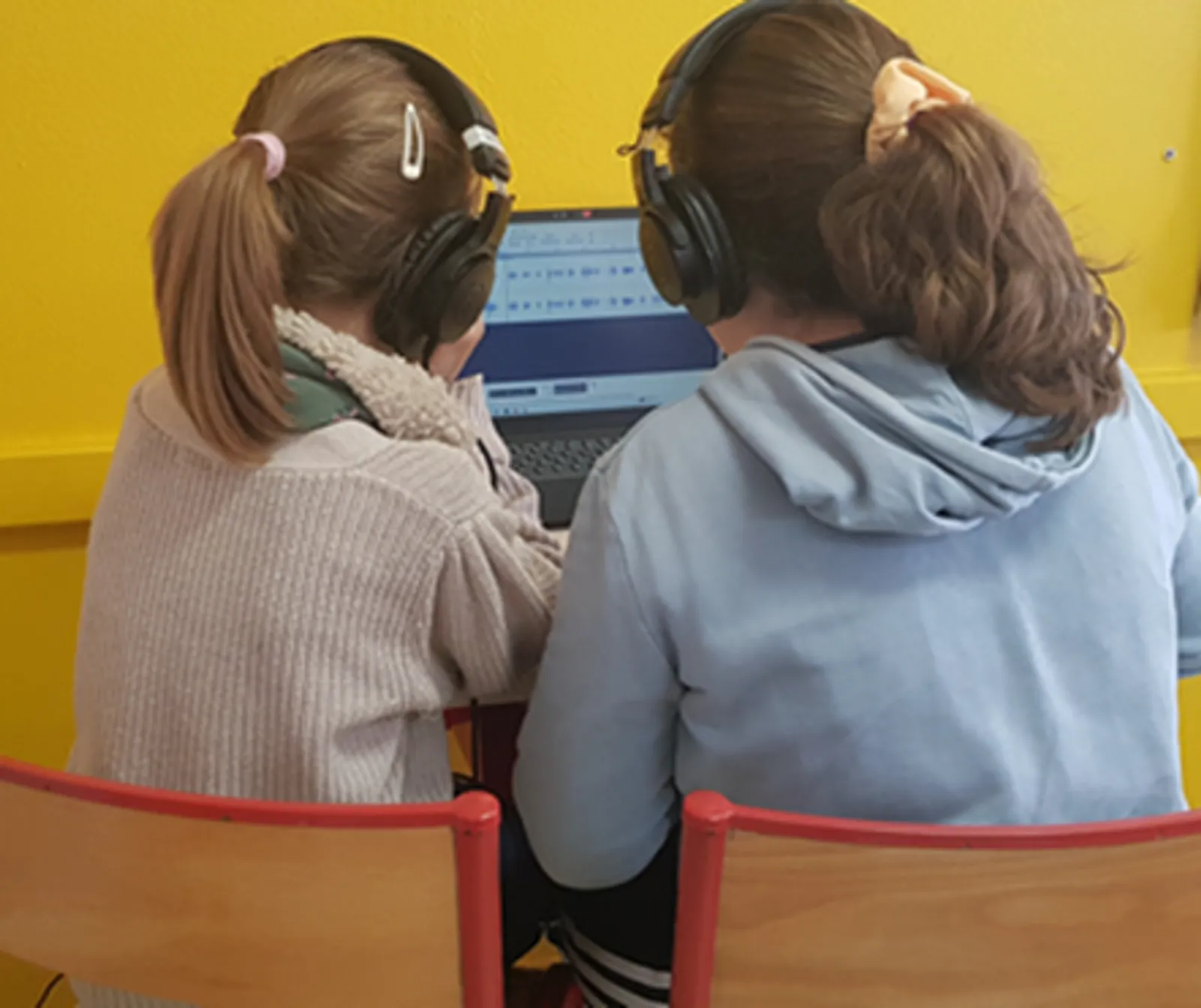 [COUP D'OEIL DANS L'RETRO] : ATELIERS RADIO => à l’école publique Théodore Botrel de LOYAT !