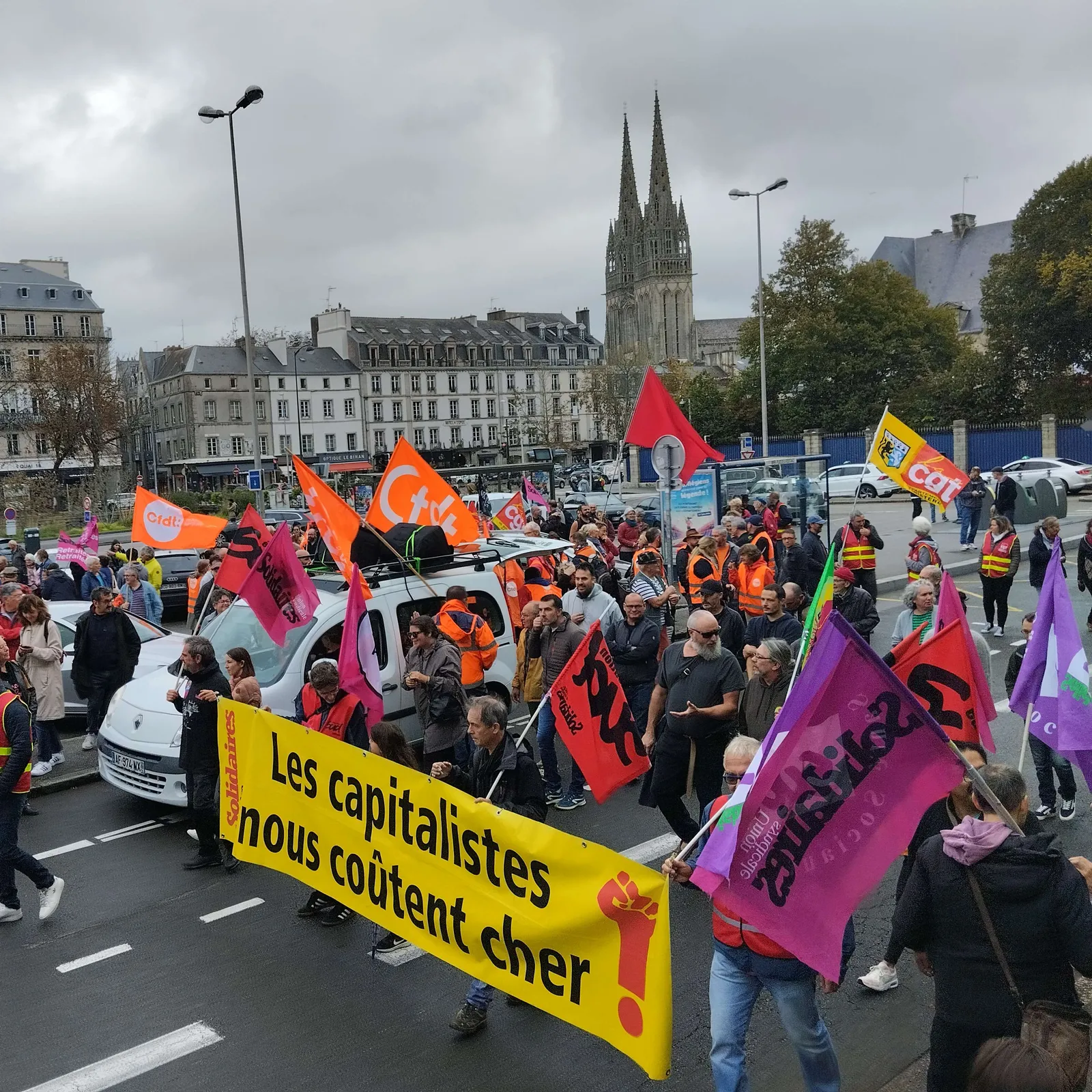 Etre 100 000 ha 200 000 a dud o doa manifestet e Frañs digwener