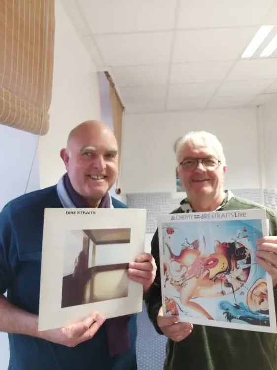 "Les sultans du swing" s'invitent dans Play it loud.