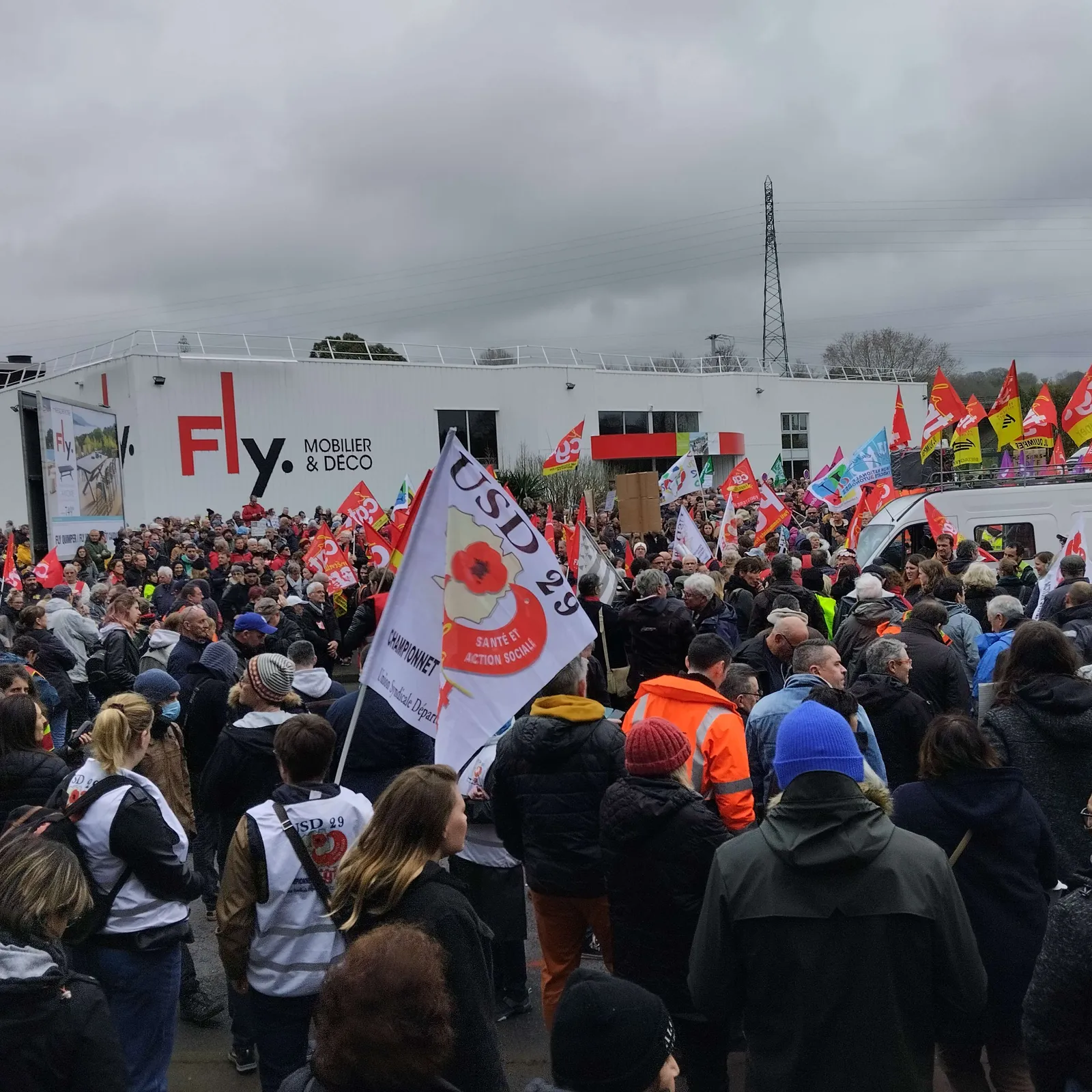 Sell war gil war ar bloavezh 2023 : ar stourm enep reform al leveoù