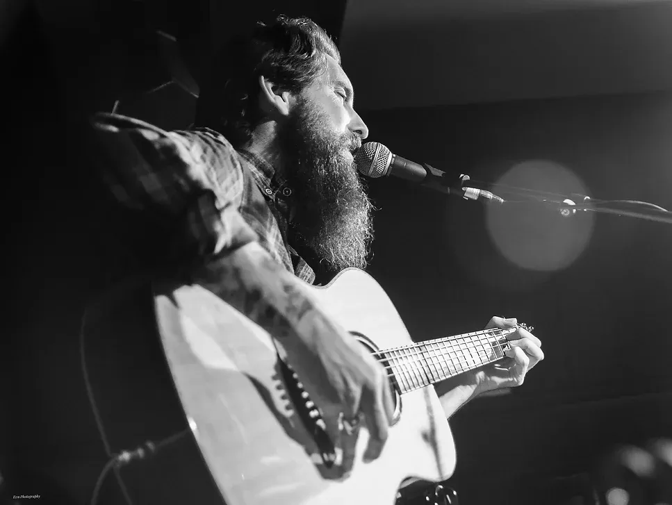 "Behind The Unspoken", le premier album de Ray Is !