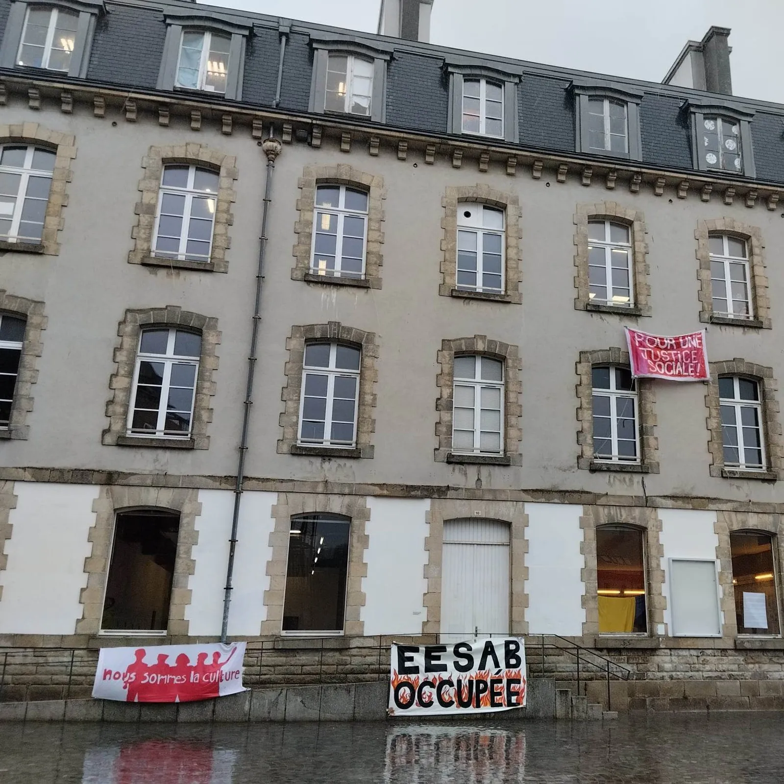 Okupet eo skol an arzoù-kaer e Kemper