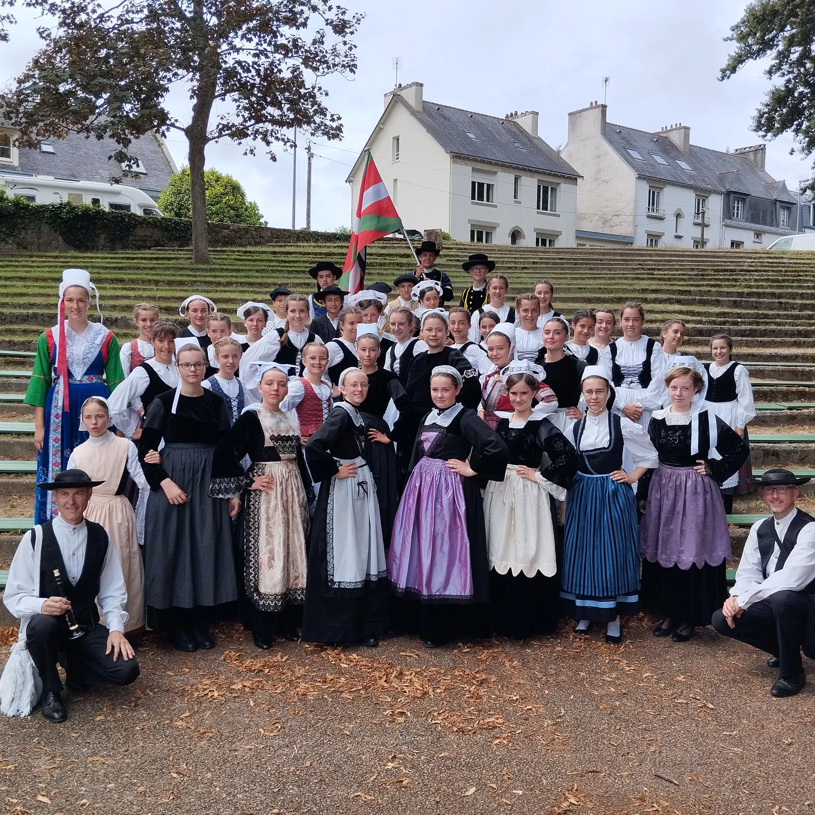 An dañs hengounel : un digarez da grouiñ liammoù etre krennarded Breizh hag Euskadi