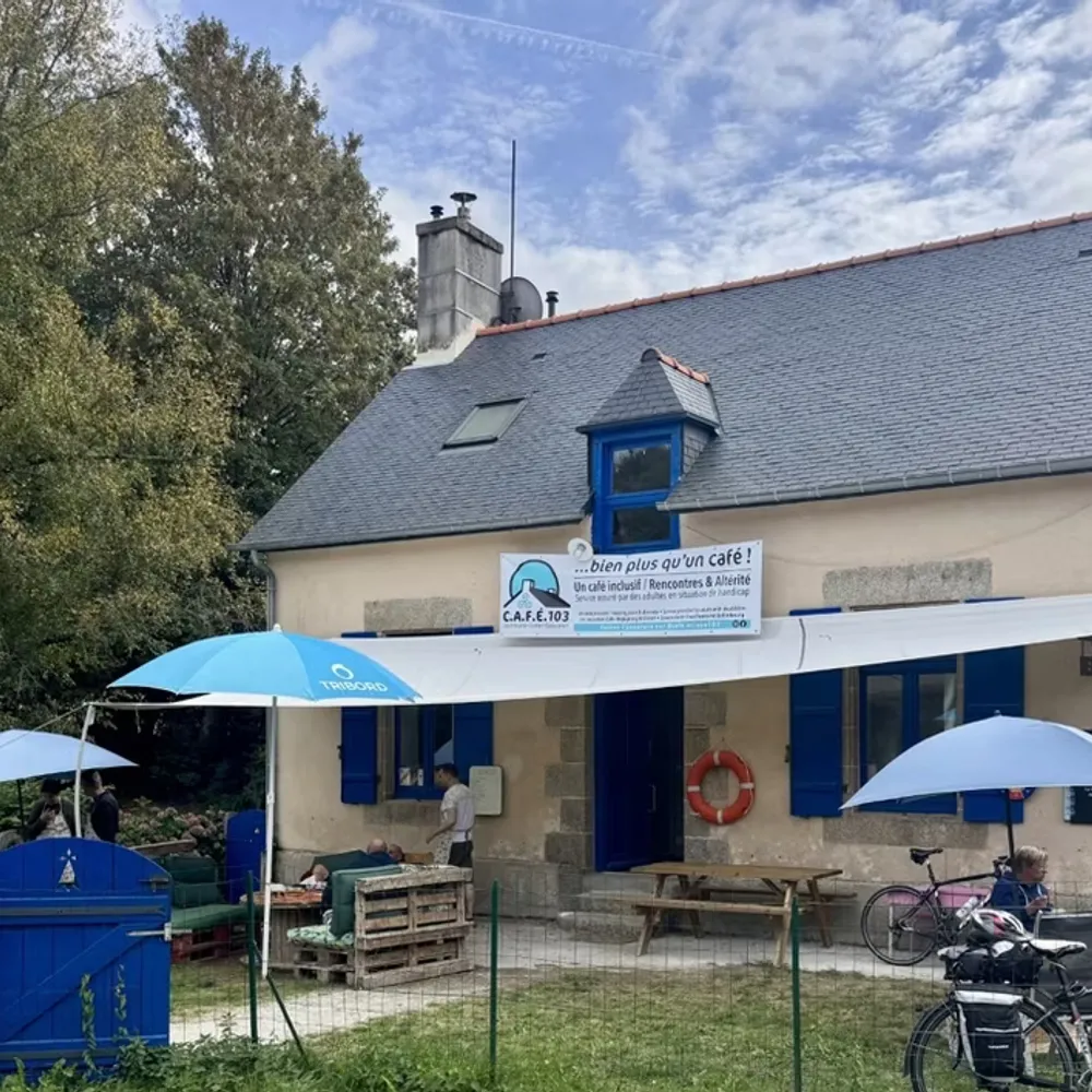 C.A.F.E. 103 : le café inclusif sur le canal de Nantes à Brest