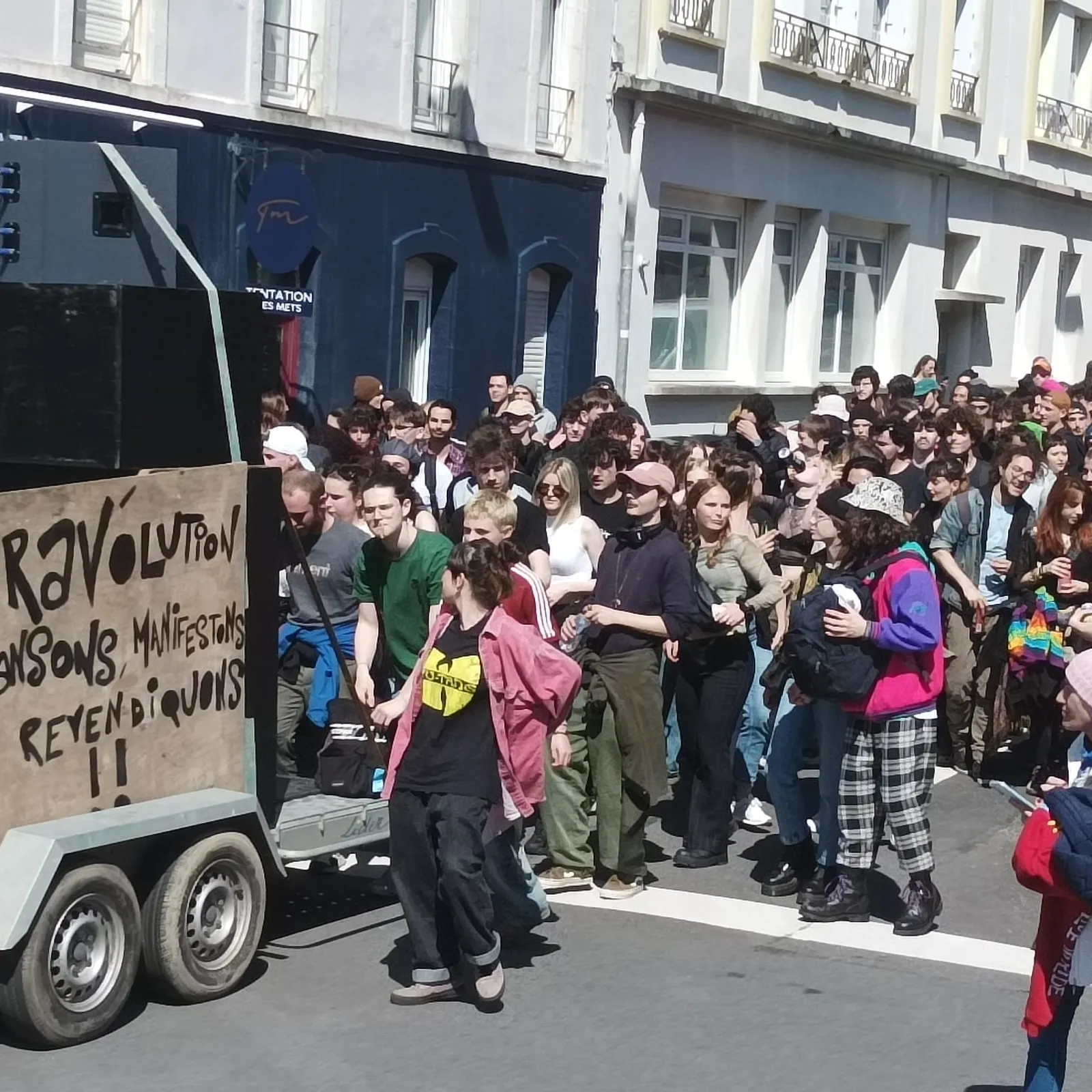 Dieubit ar free-party! Manifestet zo bet e Brest e-kerzh an dibenn sizhun mañ.