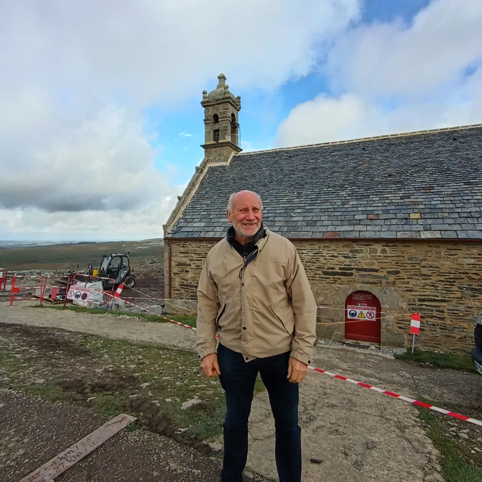 Kempennet eo chik ha brav Chapel Tuchenn Mikael!