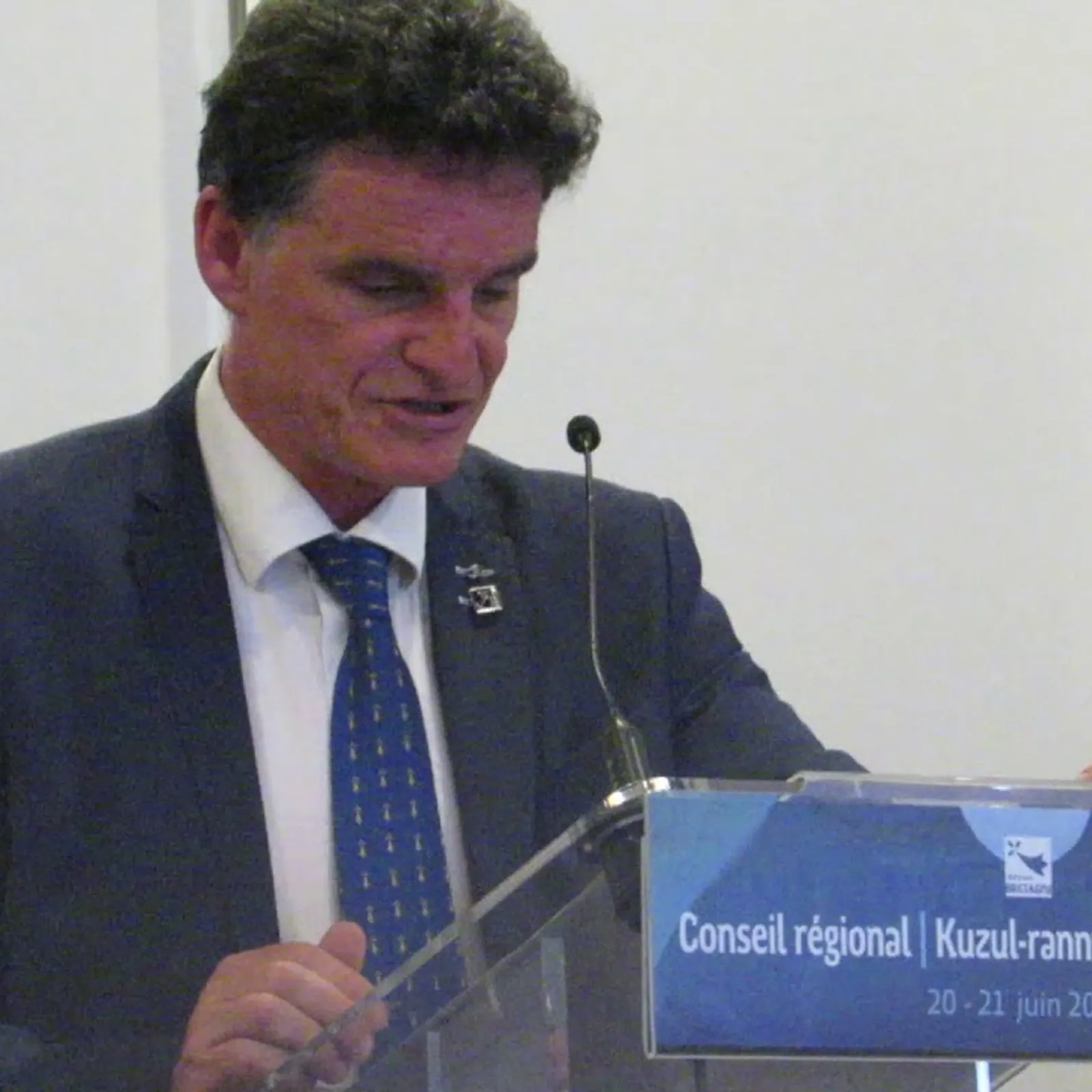 Evit Pol Molac e chomo emren servij ar brezhoneg!