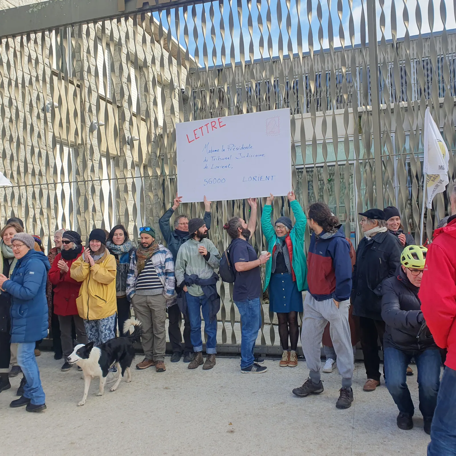 Un tolpadeg 'zo bet aozet en Oriant get Bretagne contre les fermes usines da rein ul lizher d'al lezvarn