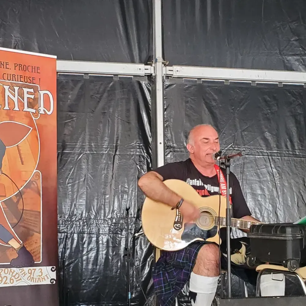 Musique live et interview de Jim Rowlands