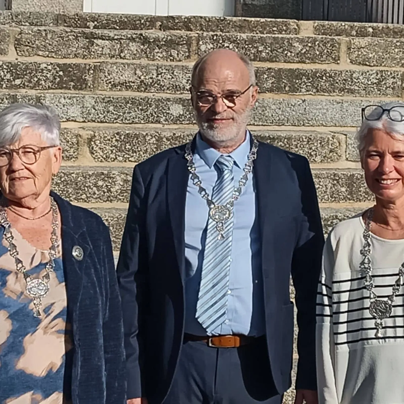 37vet lid kolier an Erminig e Dinan