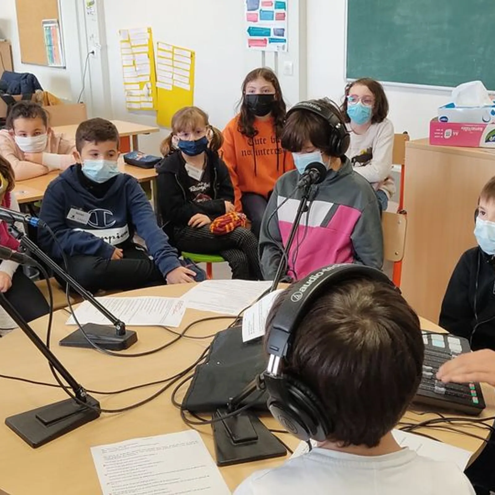 Microphones et micro-forêt ! "Arborescences", projet culturel à l'école de Réguiny !