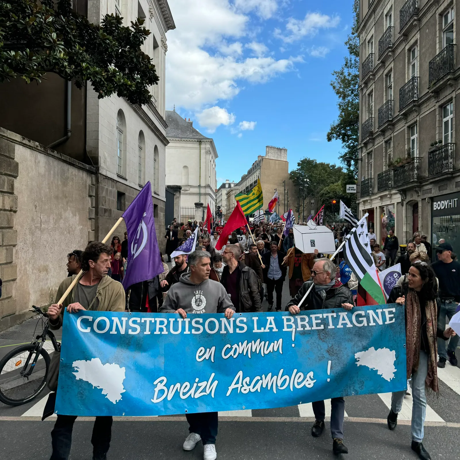 1500 a dud o deus dibunet en Naoned evit unaniñ ar vro 