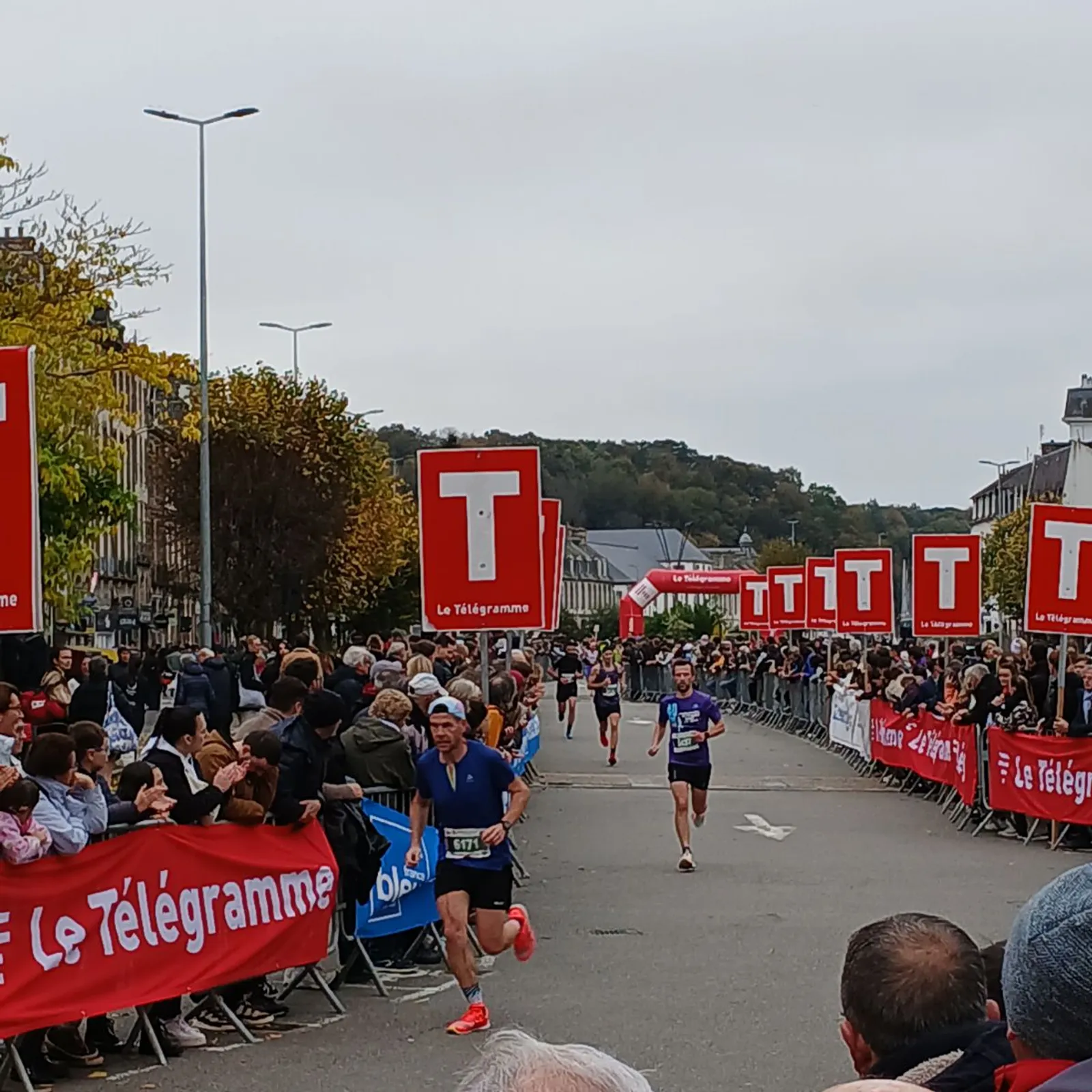 8 000 den 'neunt kemeret perzh 'ba redadegoù Kastel-Pol- Montroulez