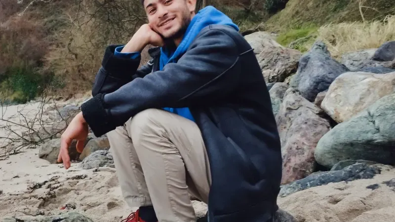 Rencontre avec Nacer, jeune homme menacé d'expulsion soutenu par les citoyens et les élus à Plestin Les Grèves 02