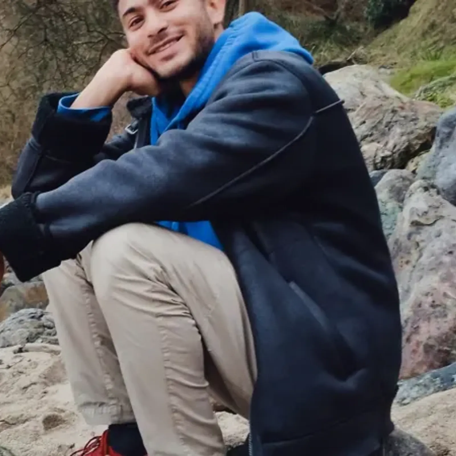 Rencontre avec Nacer, jeune homme menacé d'expulsion soutenu par les citoyens et les élus à Plestin Les Grèves 01