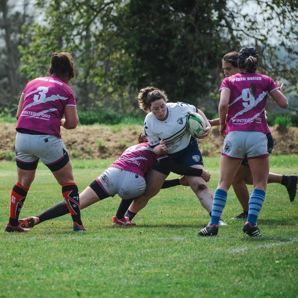 "Spered Breizh" e gourfenn kampionad ar rugbi maouezed e Perroz !