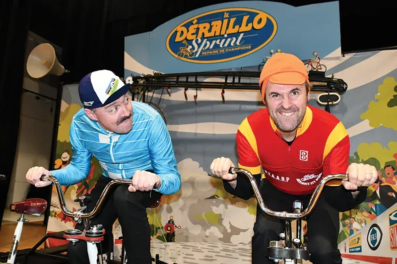 Spectacle du Déraillo Sprint, repérer les futur.e.s champion.ne.s de vélo d'appartement de demain. Un spectacle de la compagnie Choukibenn