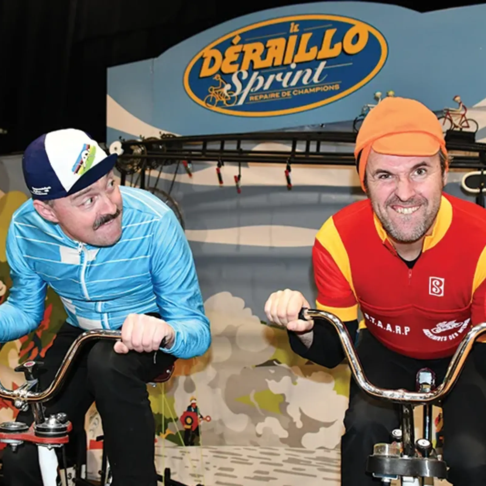 Spectacle du Déraillo Sprint, repérer les futur.e.s champion.ne.s de vélo d'appartement de demain. Un spectacle de la compagnie Choukibenn