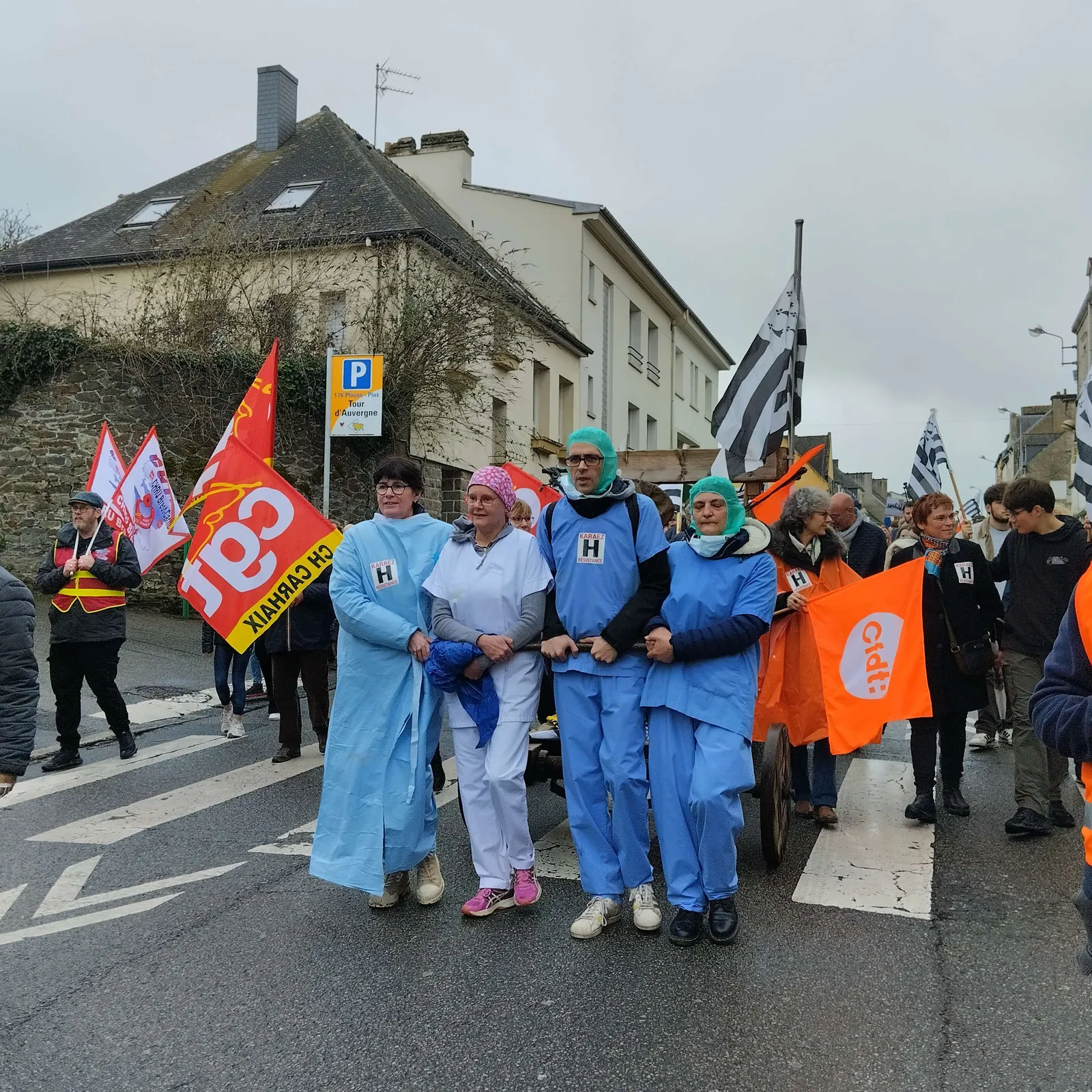 Ur mor a dud oa e Karaez evit difenn an ti gwilioudiñ 