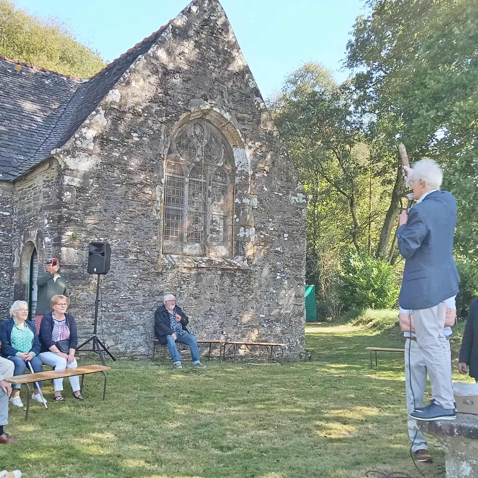 Diouzh ar c'hresk 'vez gwerzhet an anduilh da geñver pardon Sant-Anton!