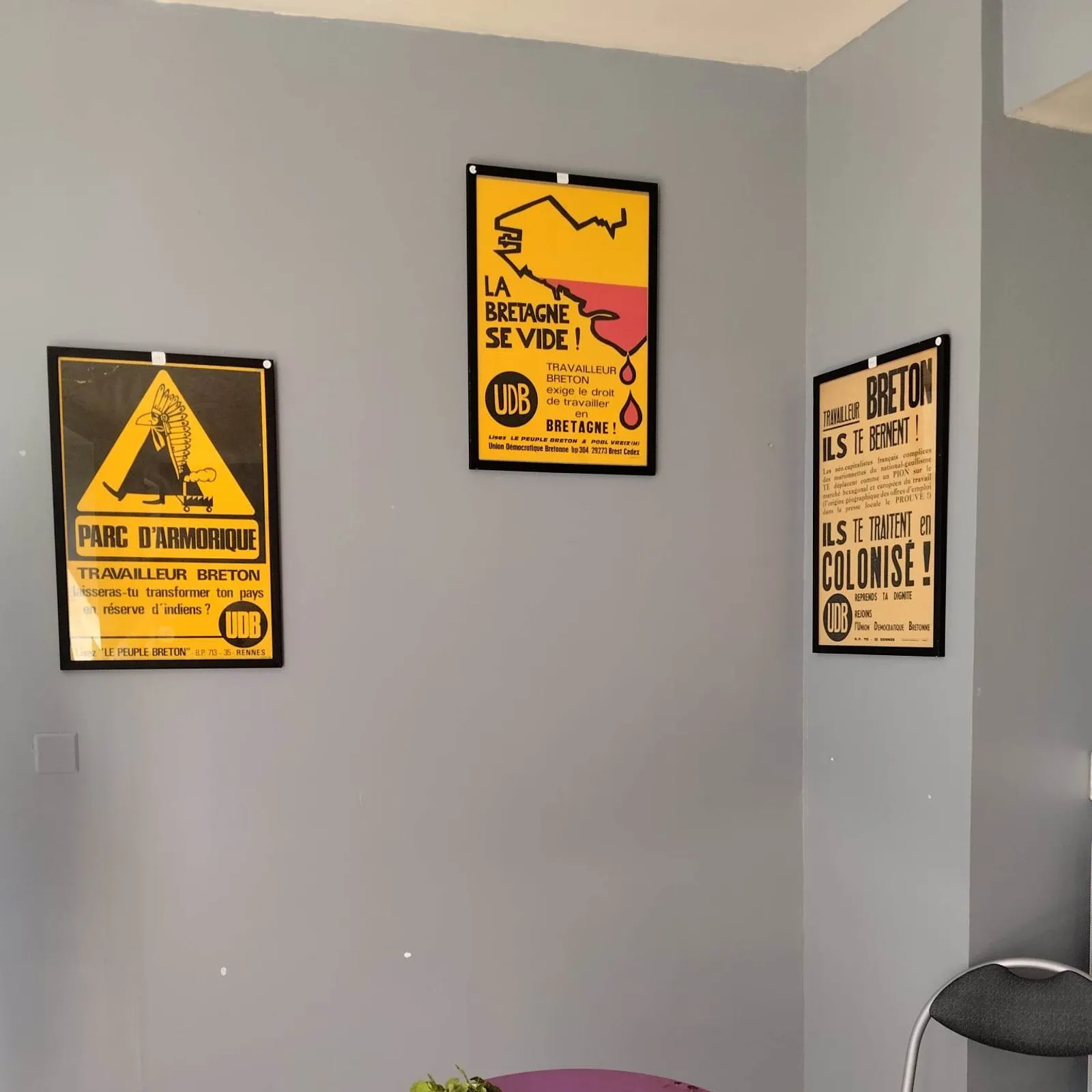 Skritelloù an UDB eus ar bloavezhioù 70' a zo diskouezet e Kemper