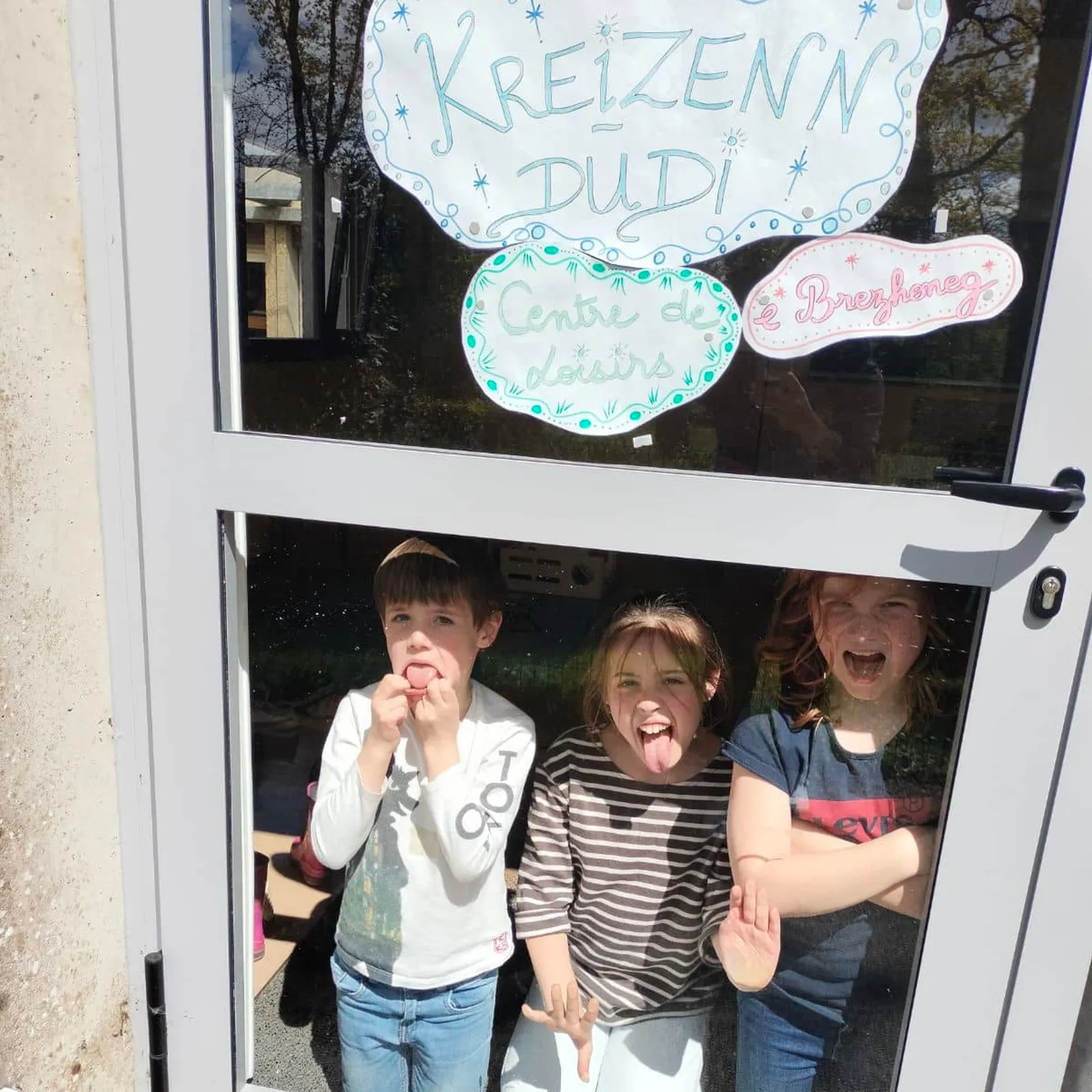 Kreizenn-dudi vrezhonek nevez Karaez : pemzektez a blijadur !