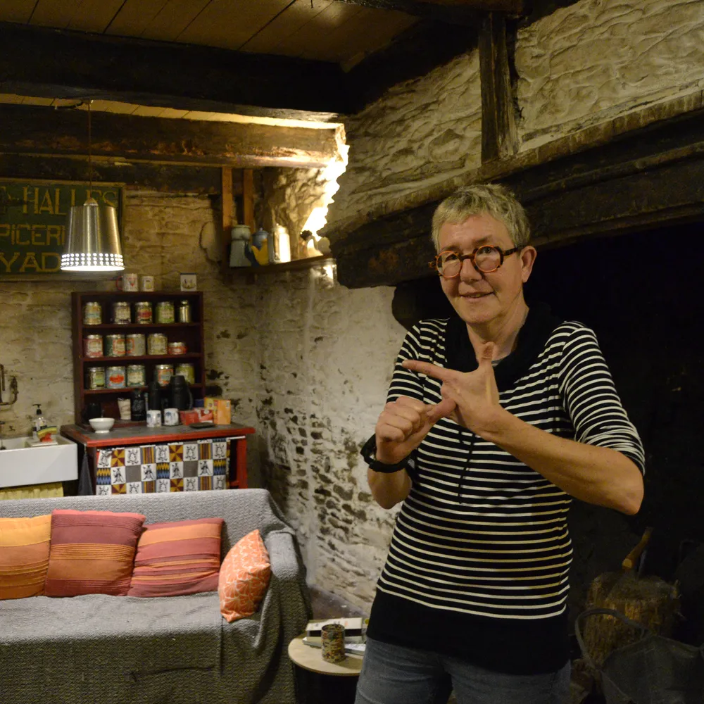 La Collective au bout des signes avec Laure Boussard, Interprète en LSF (Langue des Signes Française)