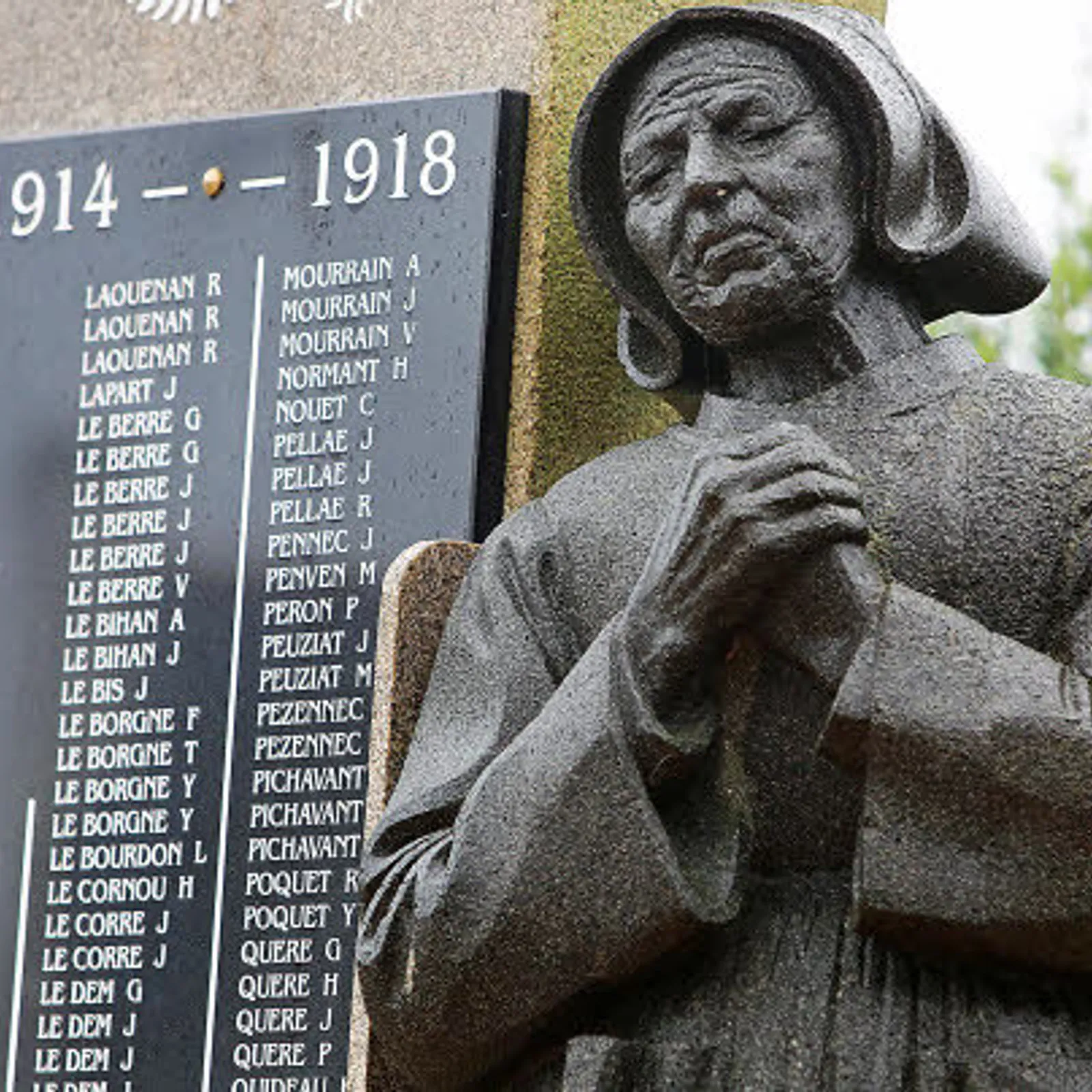 Deus un eil brezel d'egile