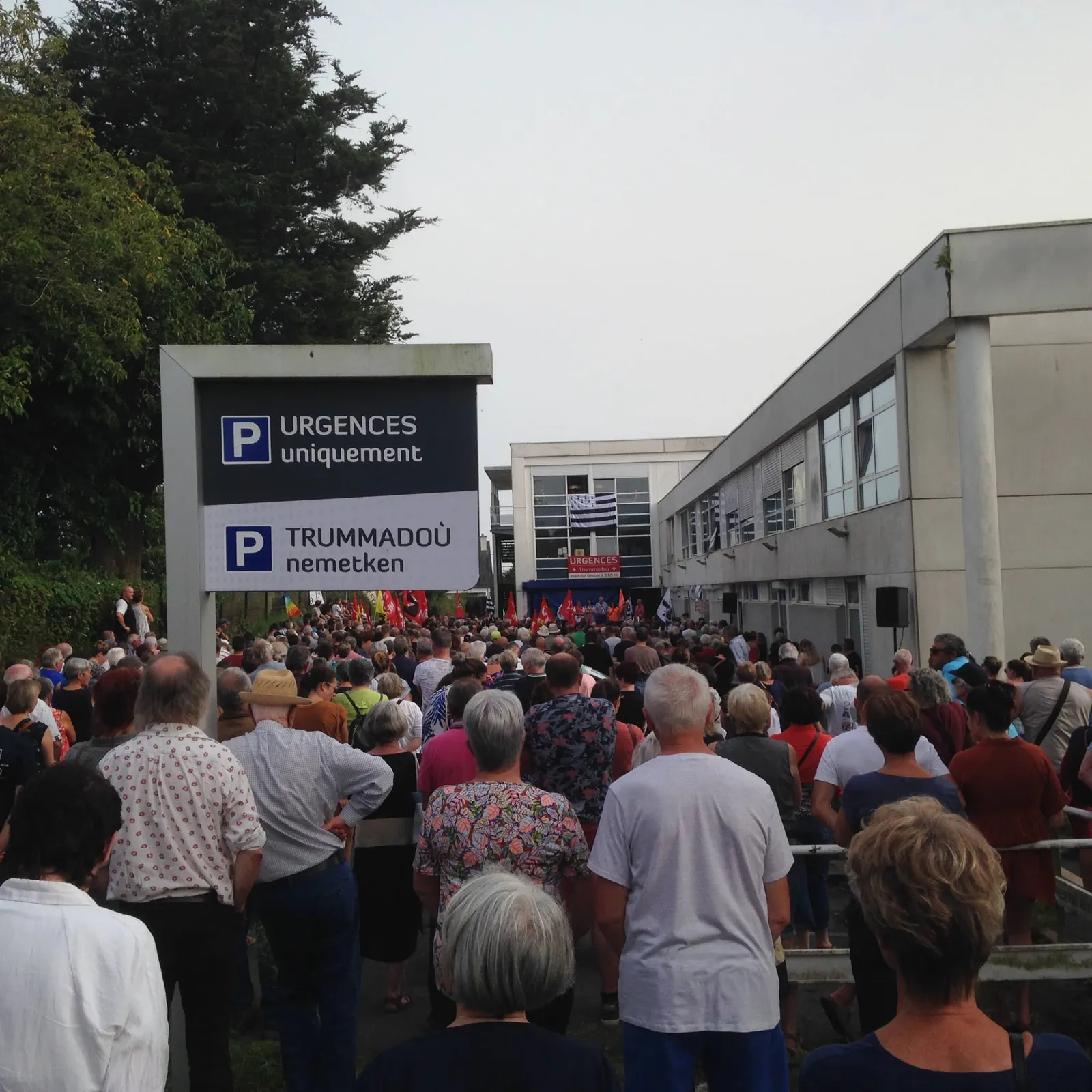 Chom a ray kloz urjañsoù Karaez da noz !