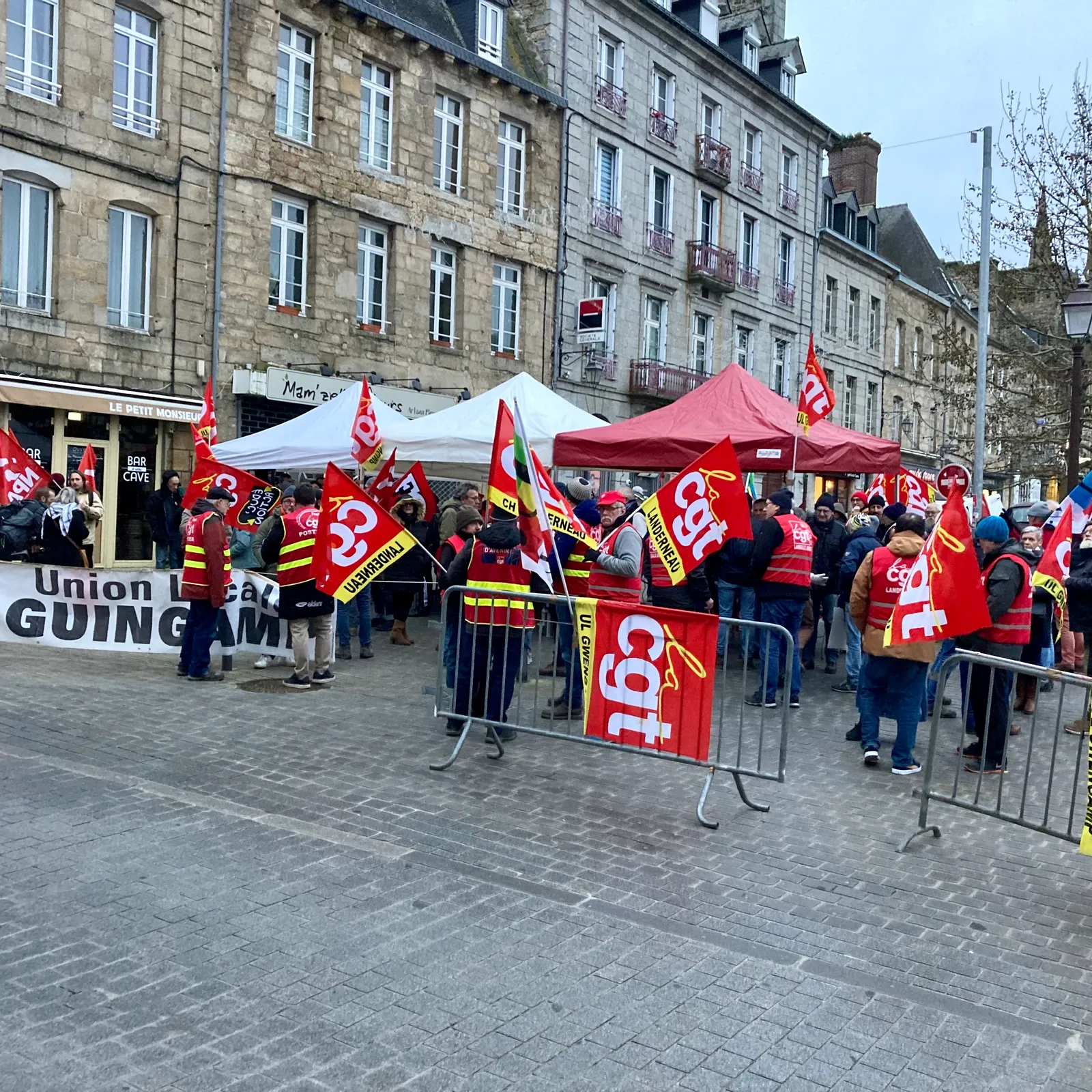 3 Sindikalour kaset dirak al lez-varn ha kondaonet e Gwengamp