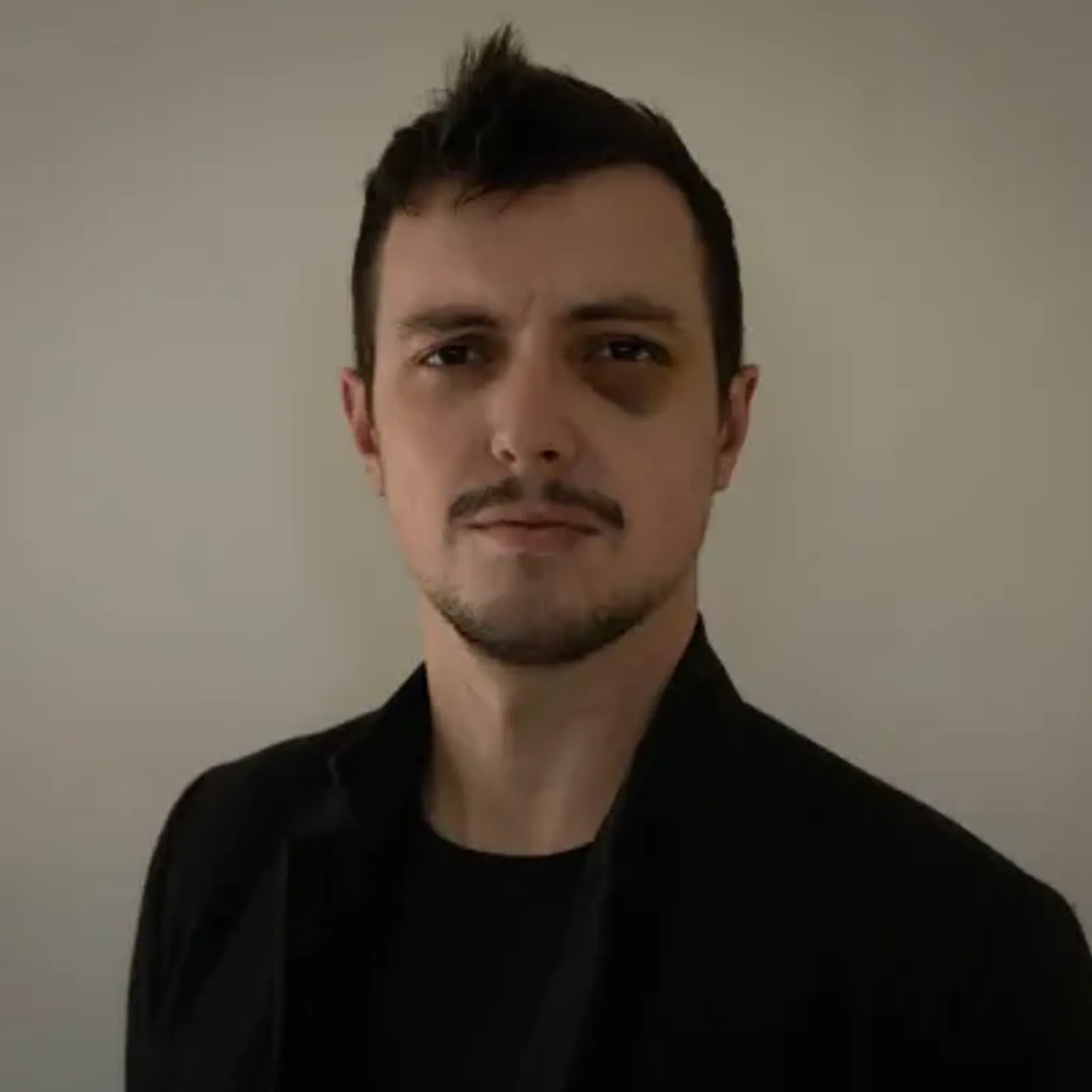 Taget eo bet Anton Burel gant tud eus an tu dehou pellañ!