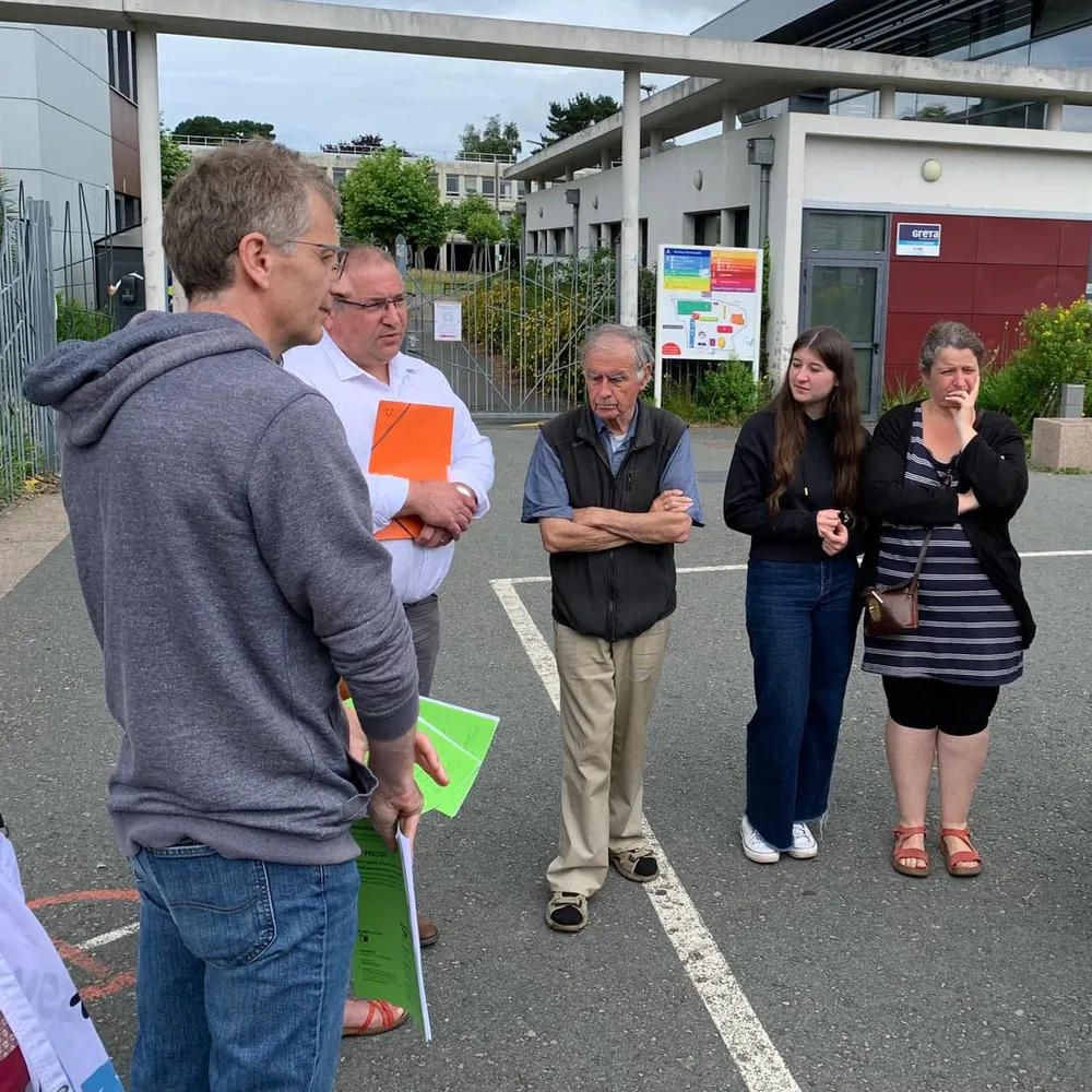 Lise Lannuon : ret da liseaned an hentad divyezhek dilezel ur yezh vev ? 