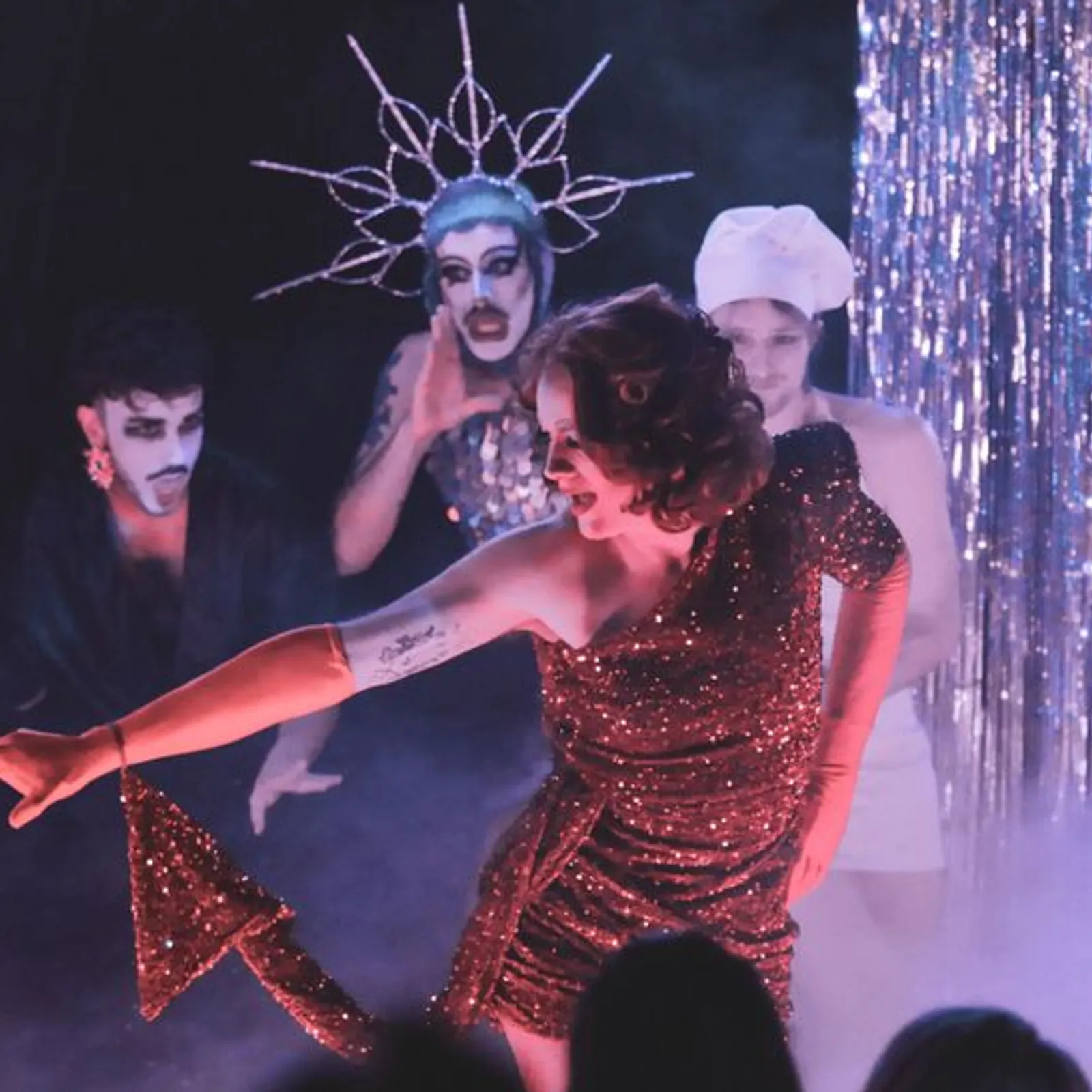 Les coulisses de la première des Joyaux de l'Arrée, trio de drag queens des Monts d'Arrée