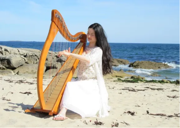 Aya – Va c’halon em c’hreiz