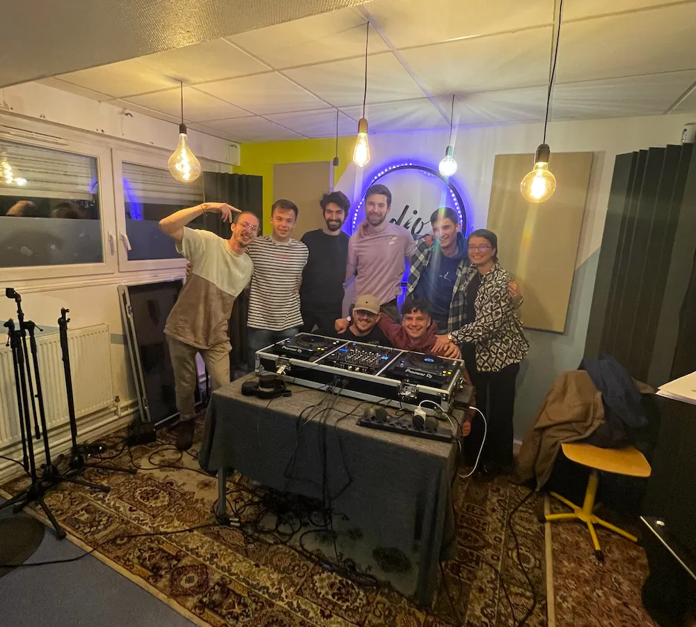 Bside Airlines - Flight#380 WHITE CARD KRAM