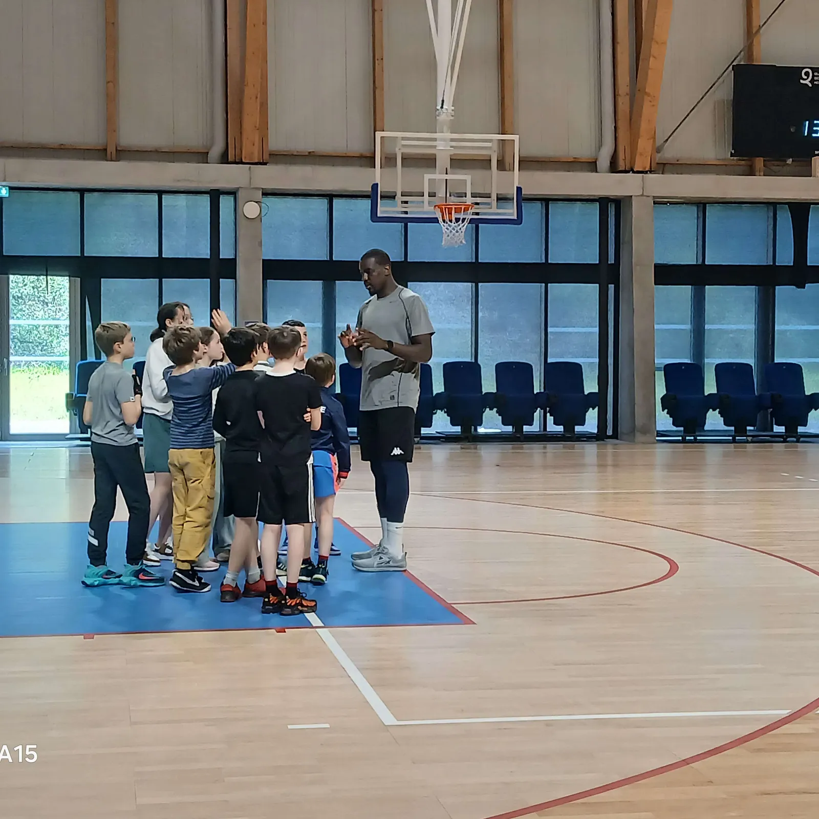 Ur gentel basket gant ur c'hoarier a vicher