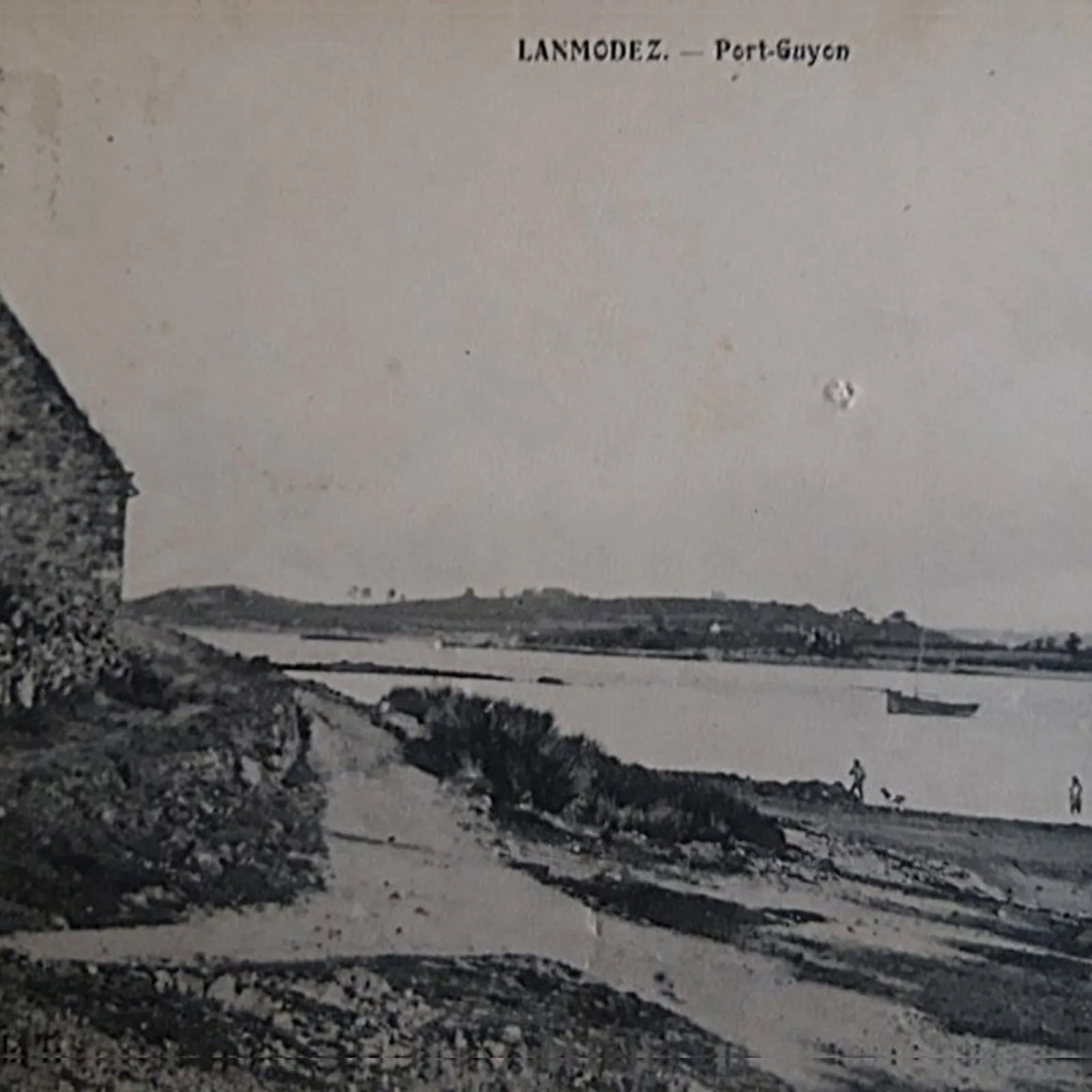 Pierrot Gwilhou eus Lanvaodez : "miz Meurzh: Tu pe du d'ar c'hleuz a dommo. Ha peogwir zo kleuz ebet ken Na neblec'h na domm ken"