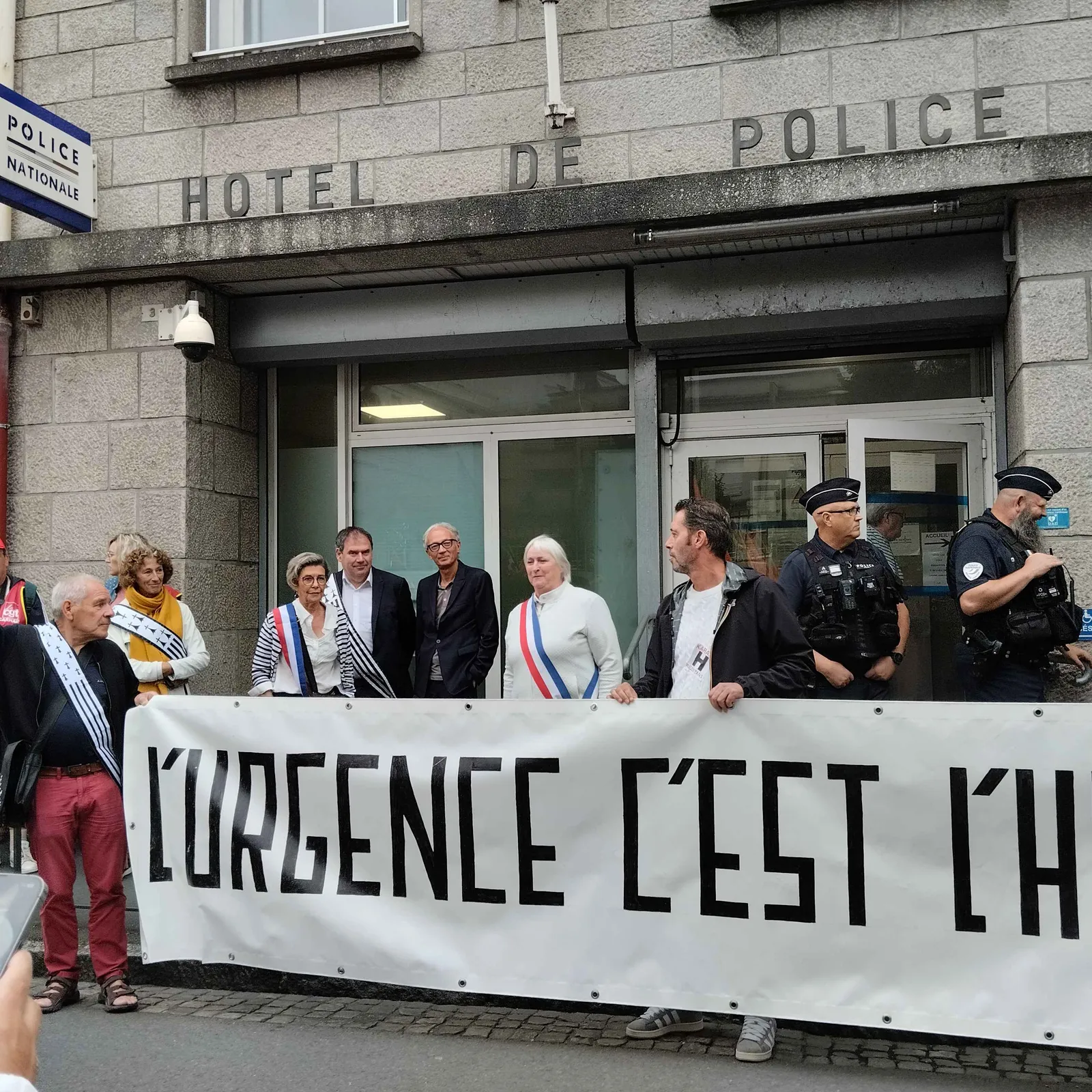 6 dilennad.ez eus ar Poc'her a zo bet galvet gant ar polis