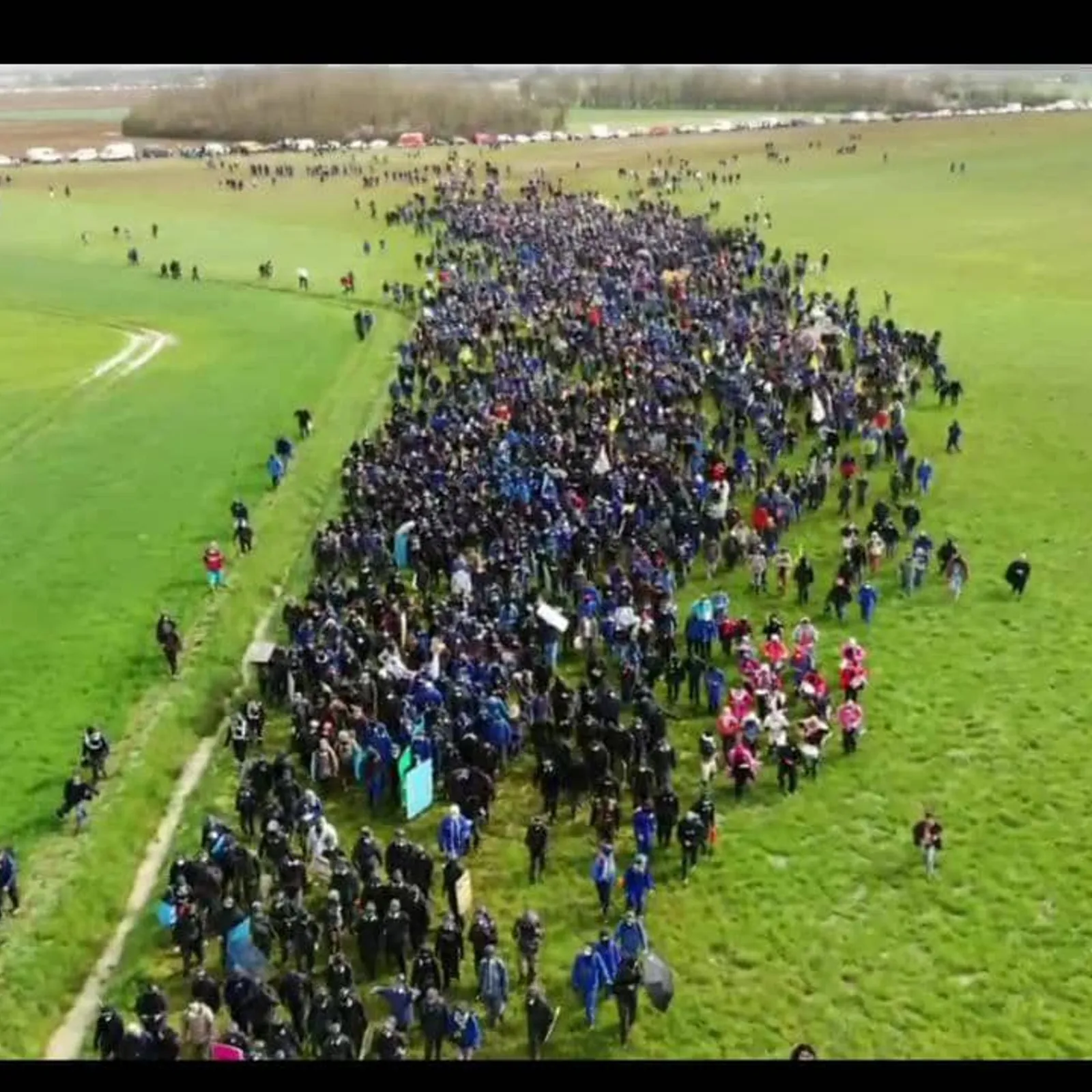 25 000 a dud er Poatou a-enep ar megabasinoù