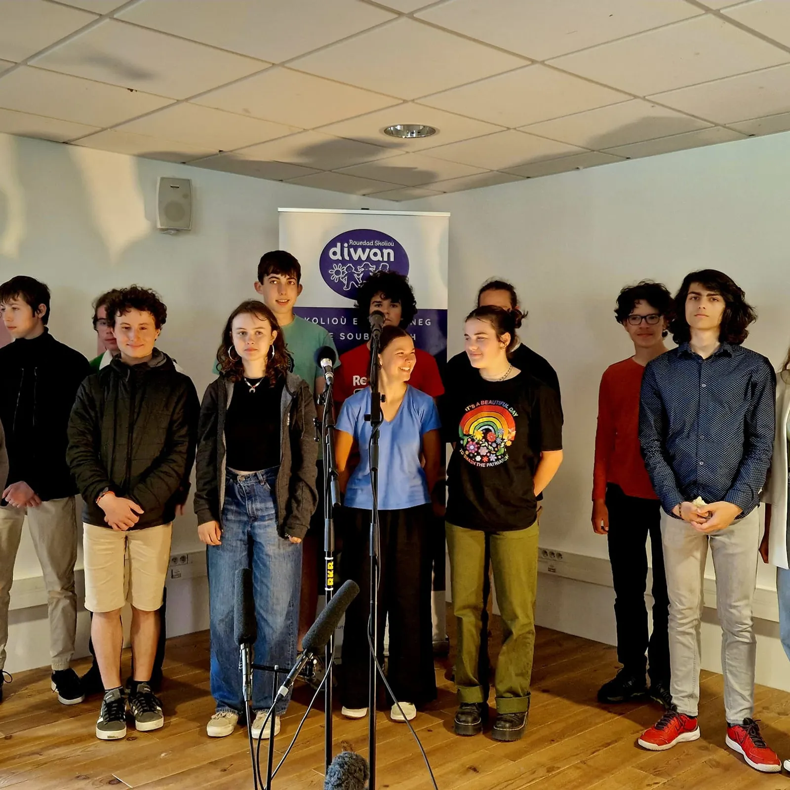 15 lisead.ez o doa kemeret perzh e kenstrivadeg an Erming Helavar